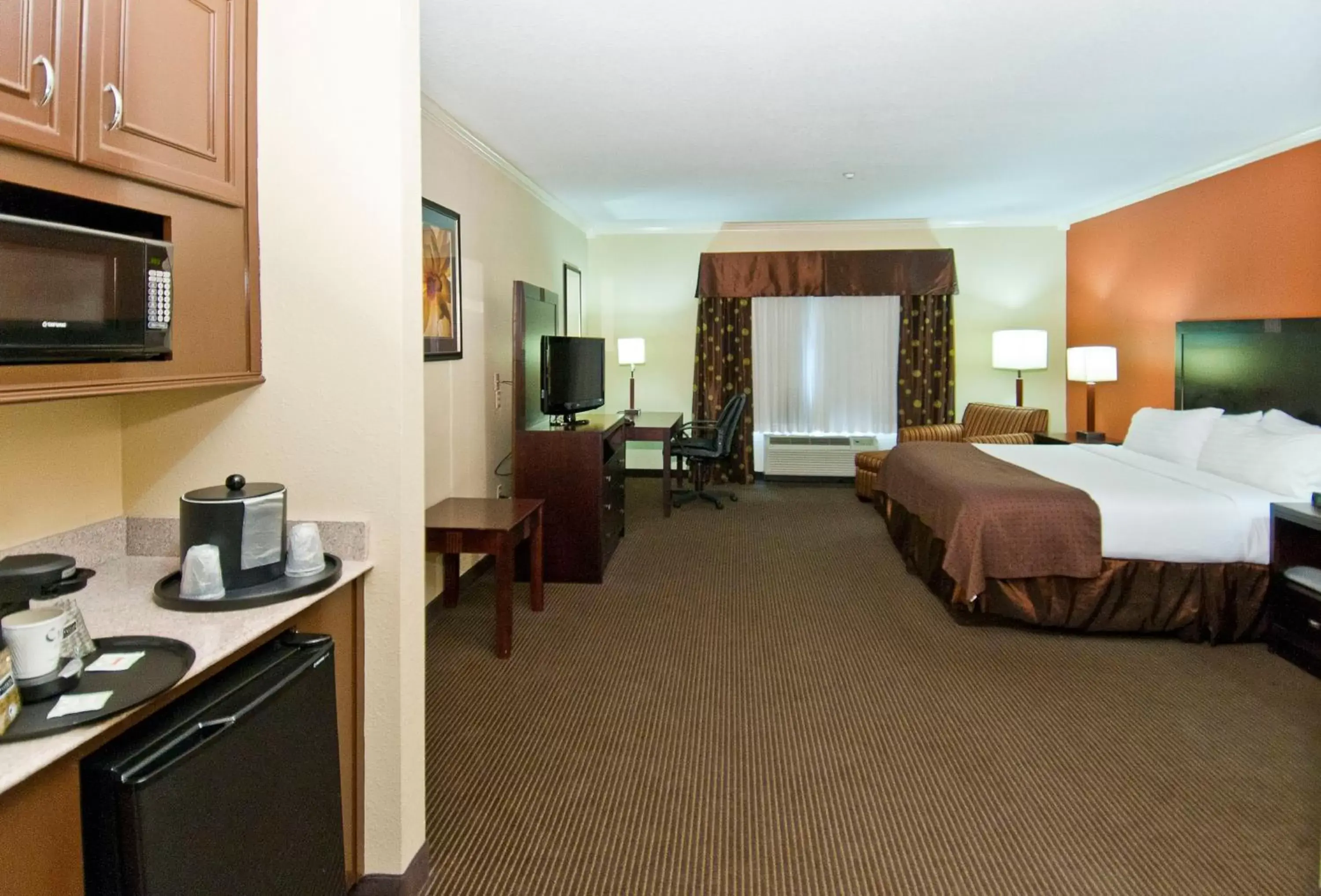 Photo of the whole room in Holiday Inn Hotel & Suites Lake Charles South, an IHG Hotel