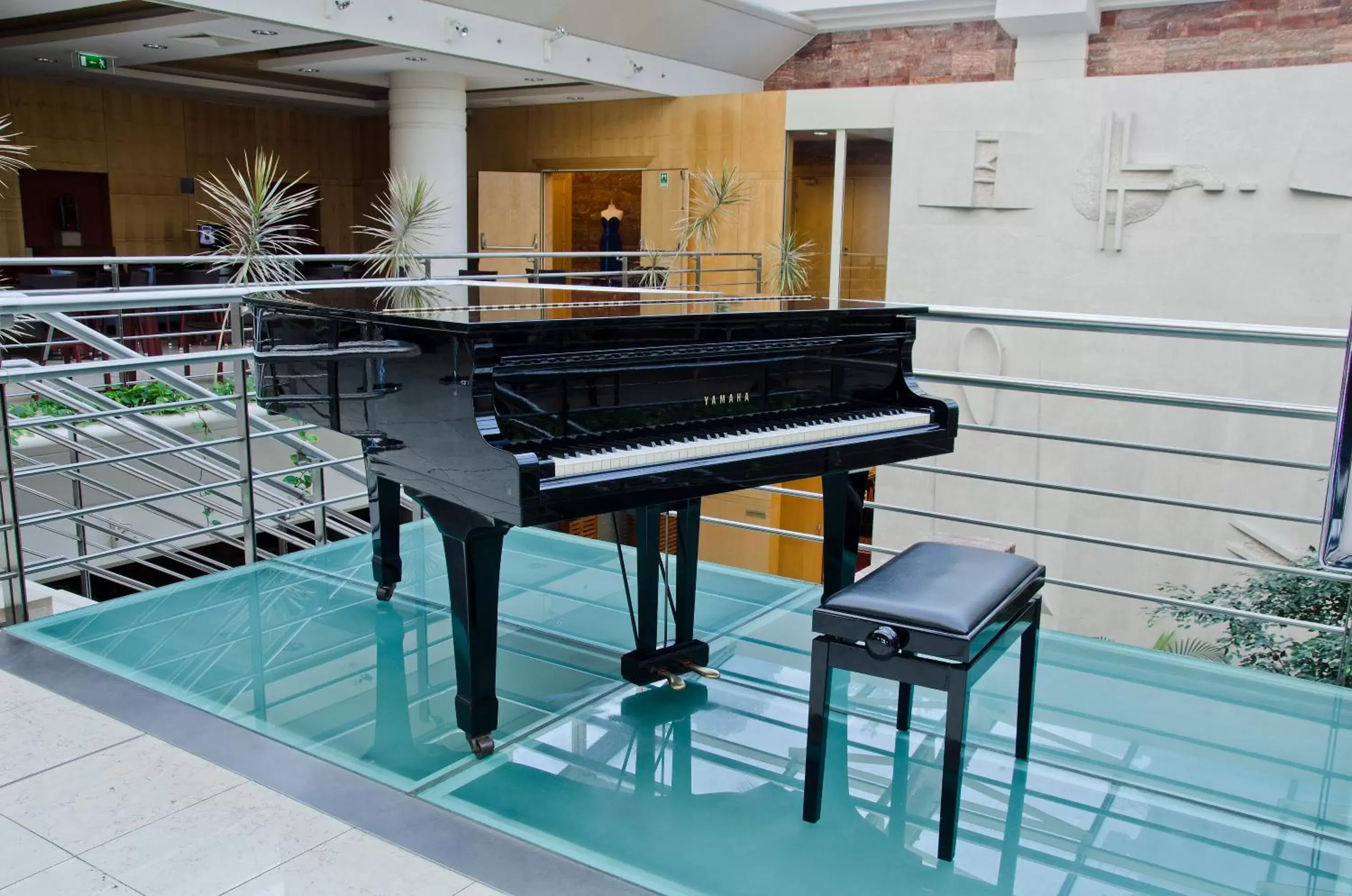 Lounge or bar in VIP Executive Entrecampos Hotel & Conference Lounge or bar in VIP Executive Entrecampos Hotel & Conference