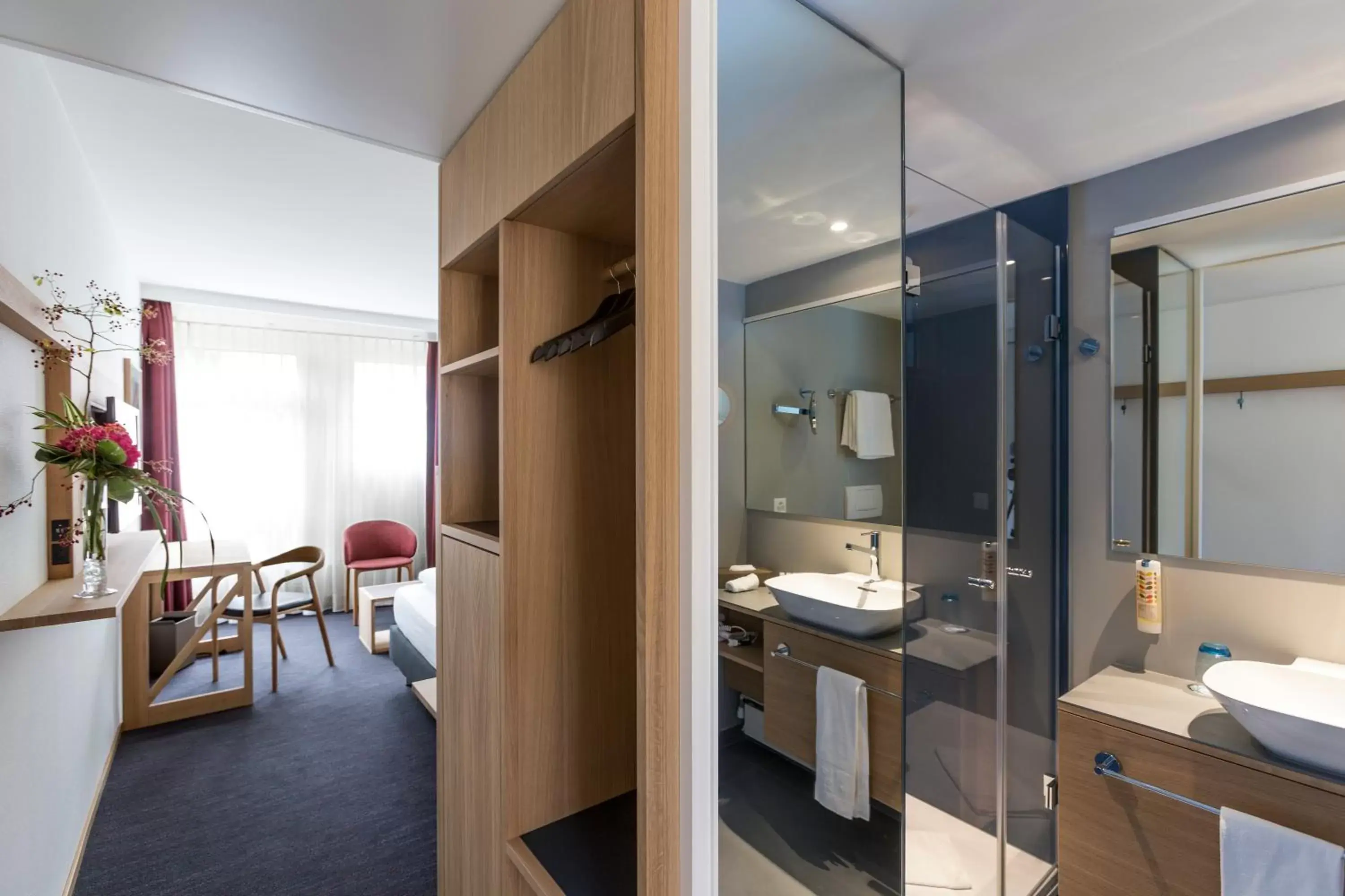Photo of the whole room, Bathroom in Hotel Basel - Da wohnen, wo Basel lebt!