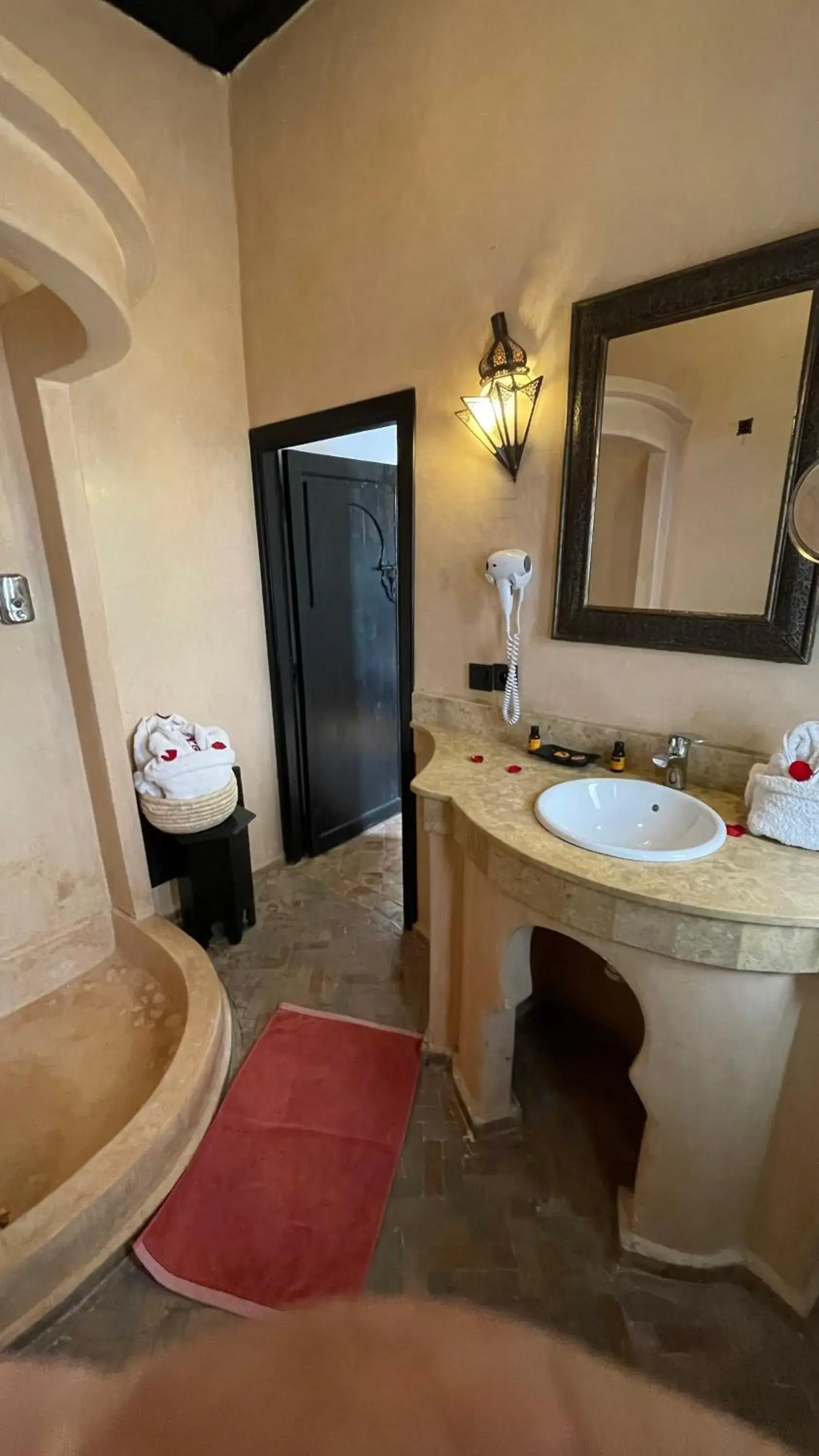 Bathroom in Riad Dar Foundouk and Spa