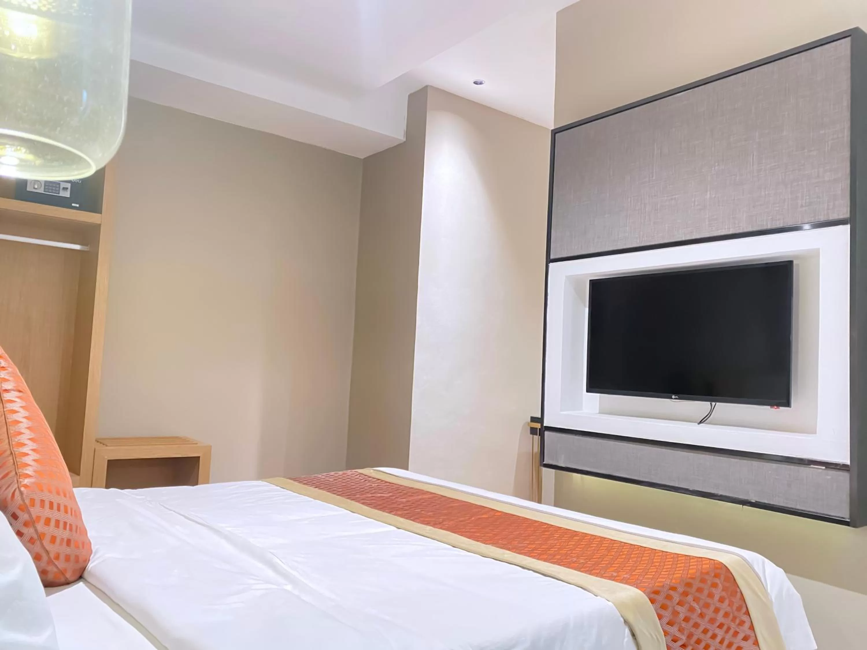 Bedroom in Hôtel FAMILLE MONDIALE