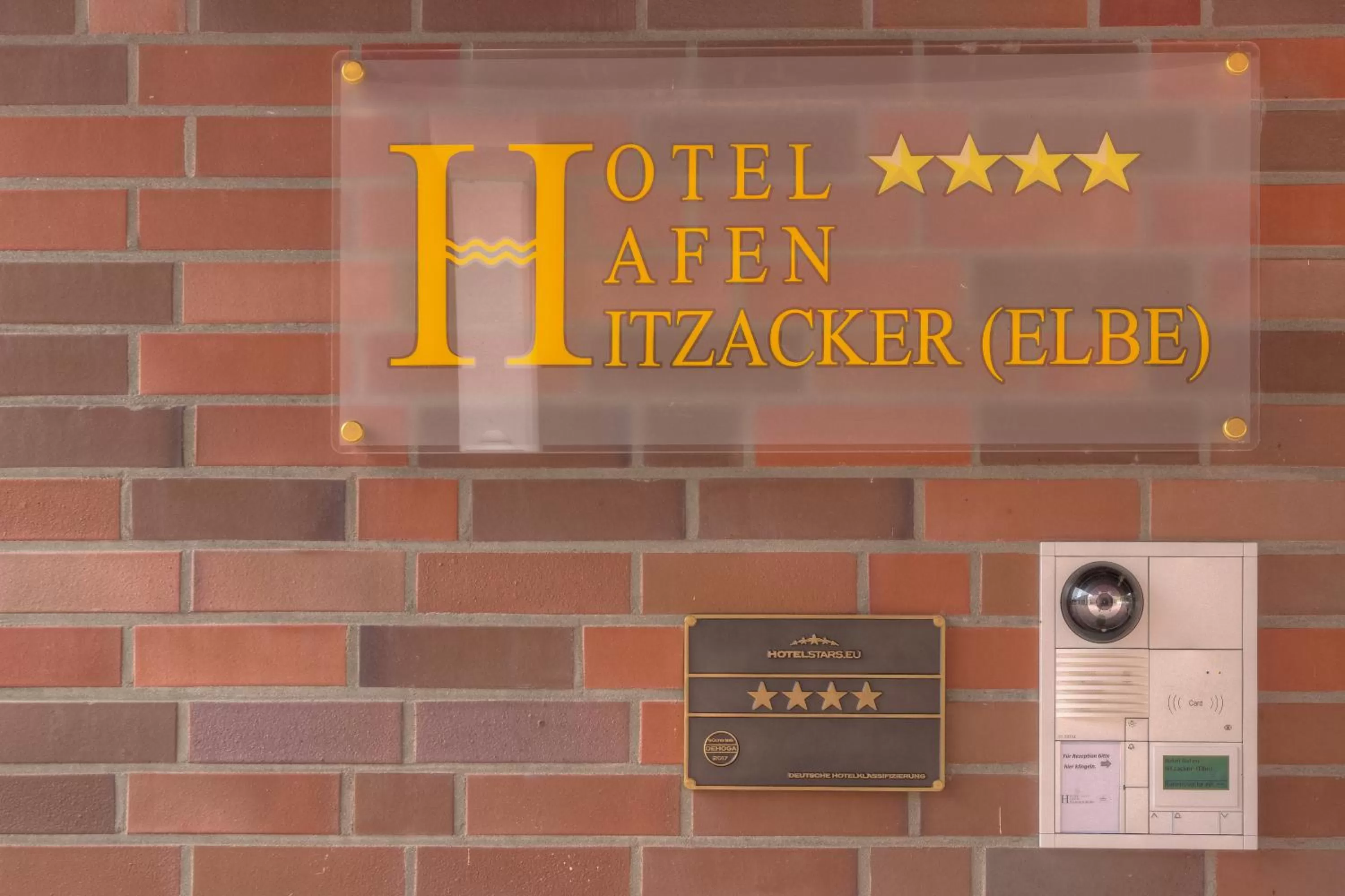 Facade/entrance in Hotel Hafen Hitzacker - Elbe