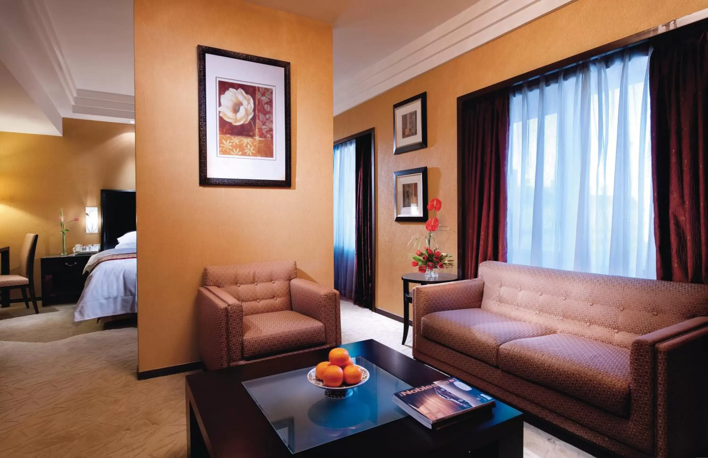 Living room, Seating Area in Sunworld Dynasty Hotel Beijing Wangfujing