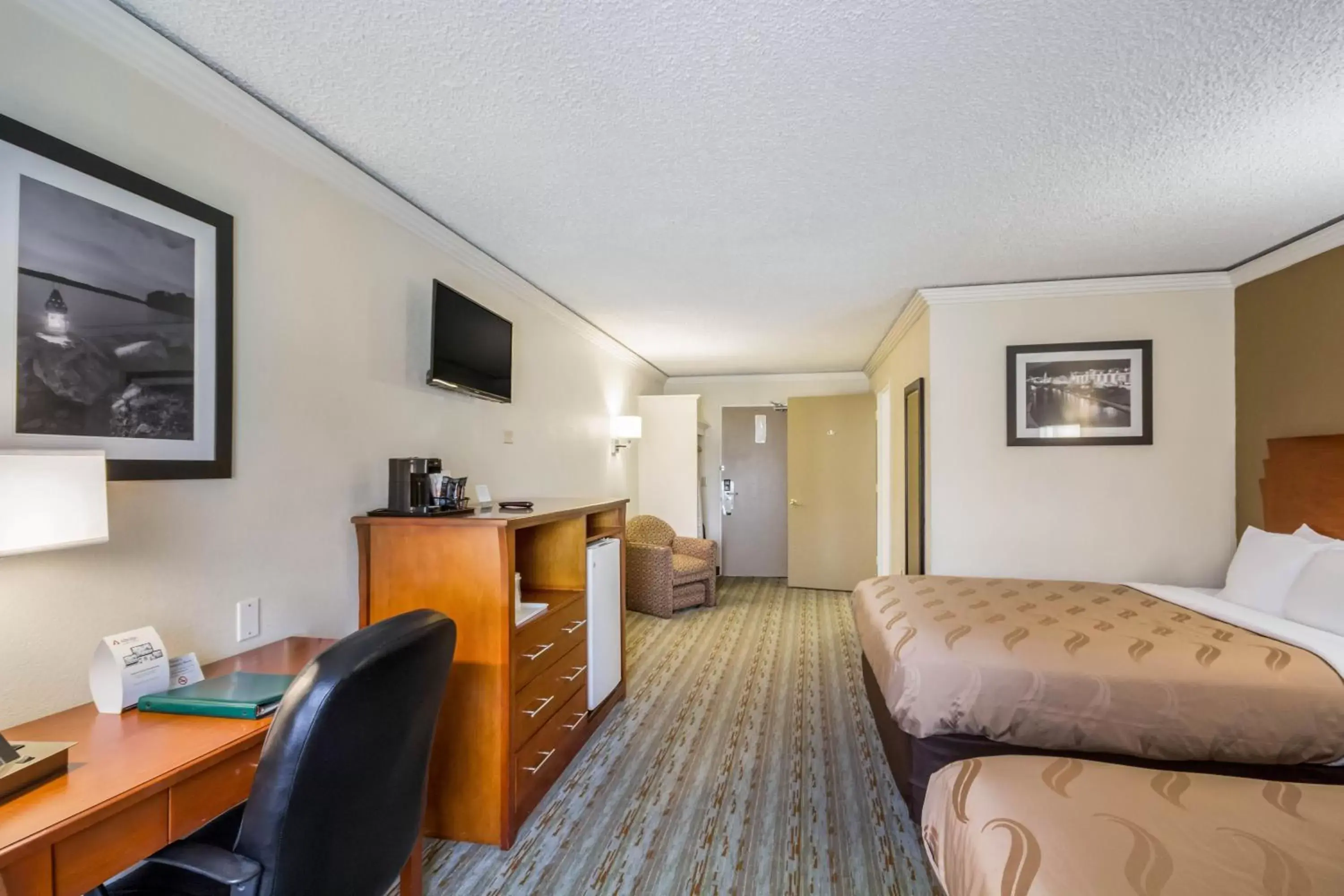 Queen Room with Two Queen Beds - Non-Smoking in Quality Inn & Suites Kansas City - Independence I-70 East