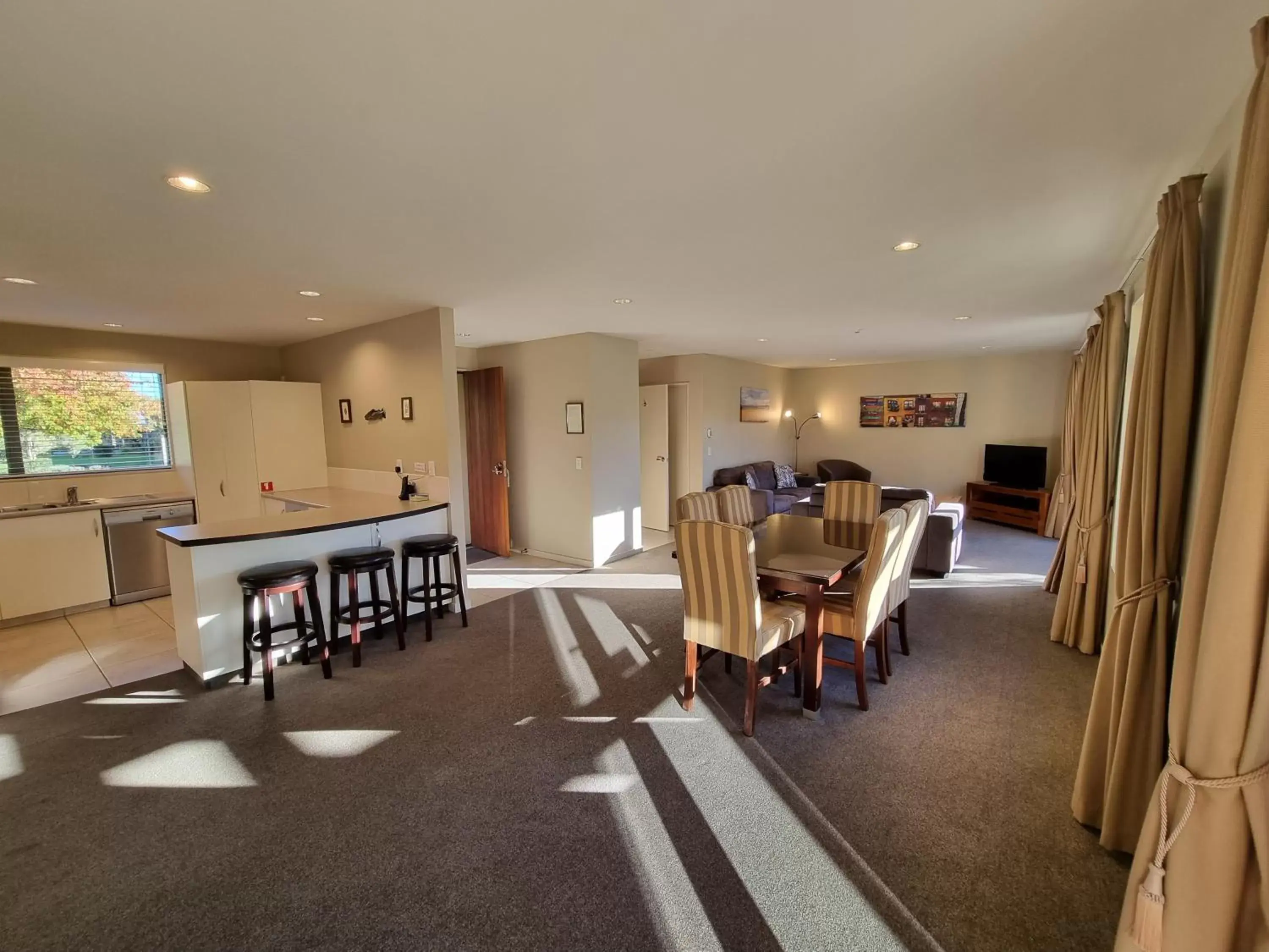 Living room in Vintners Retreat