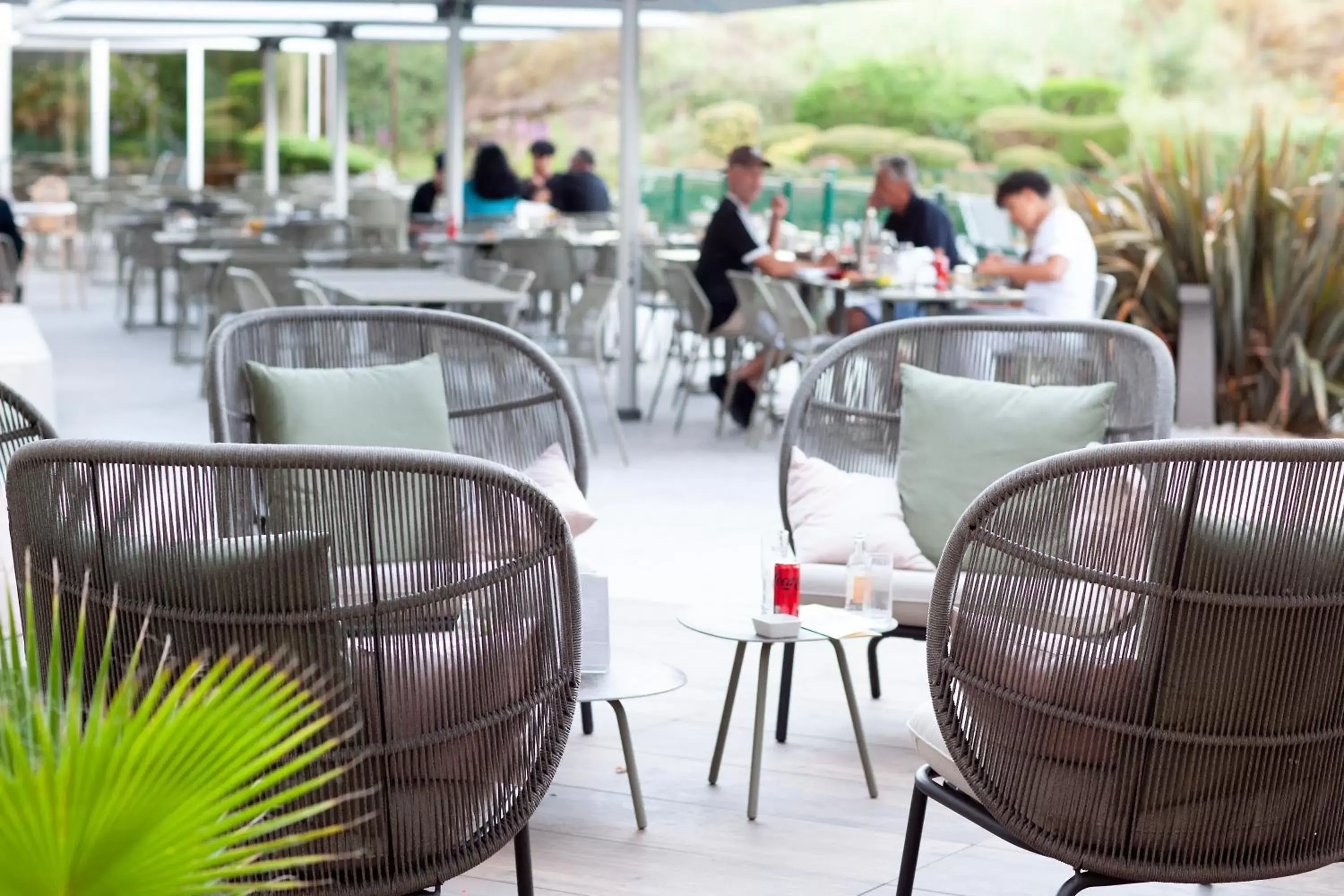 Patio, Restaurant/Places to Eat in Novotel Clermont-Ferrand