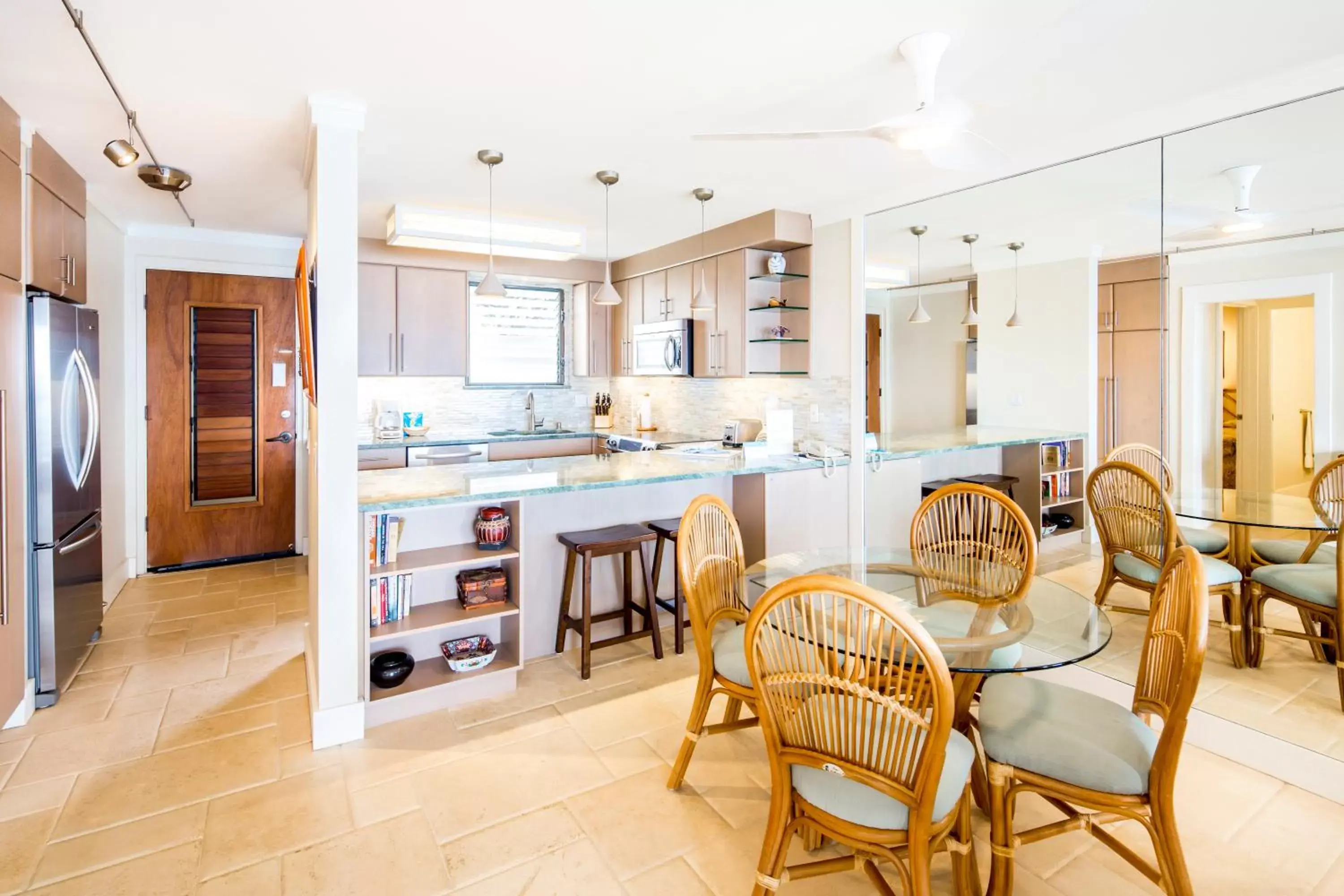 Dining area, Kitchen/Kitchenette in Castle Poipu Shores