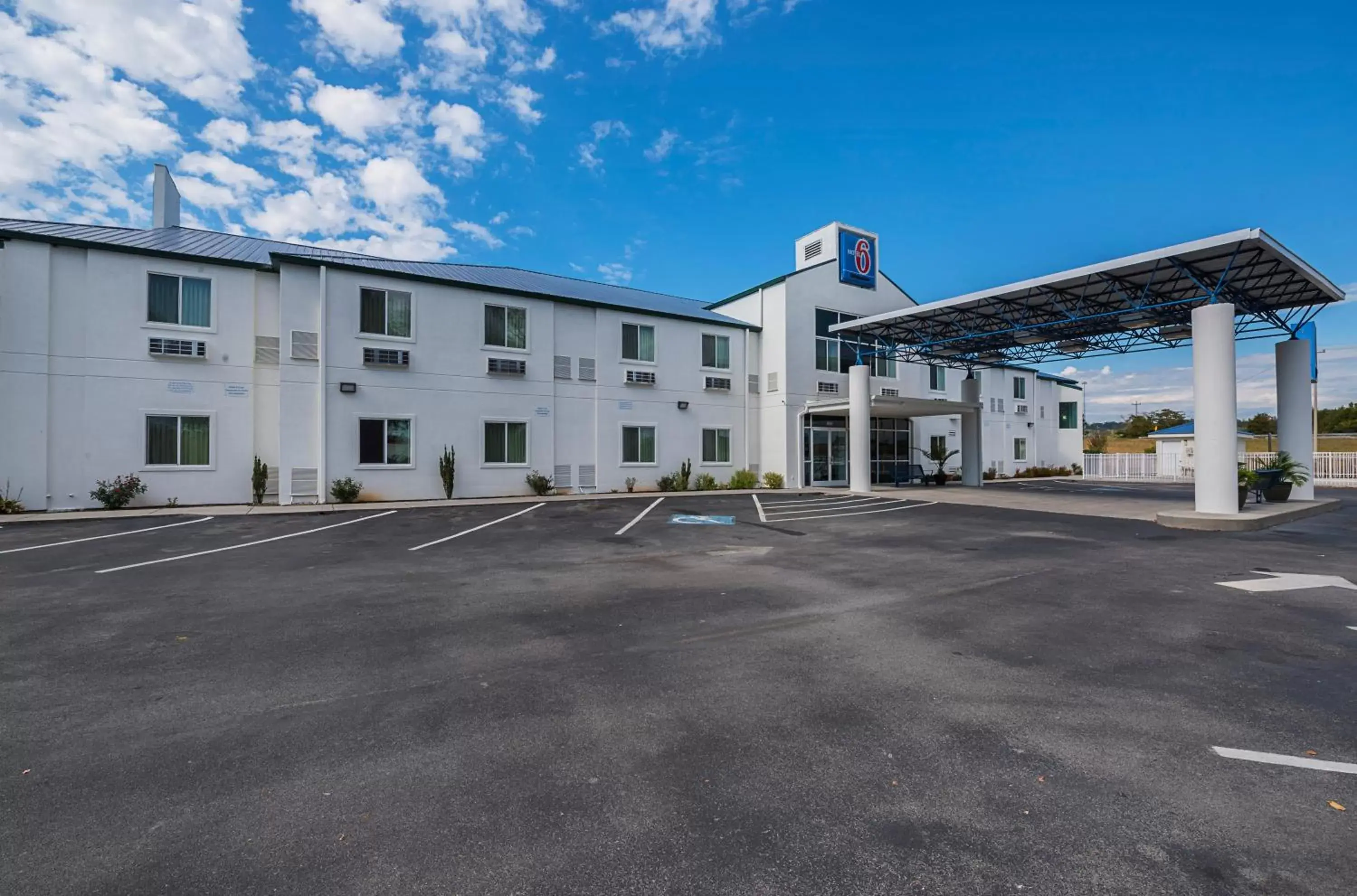 Facade/entrance, Property Building in Motel 6 Athens