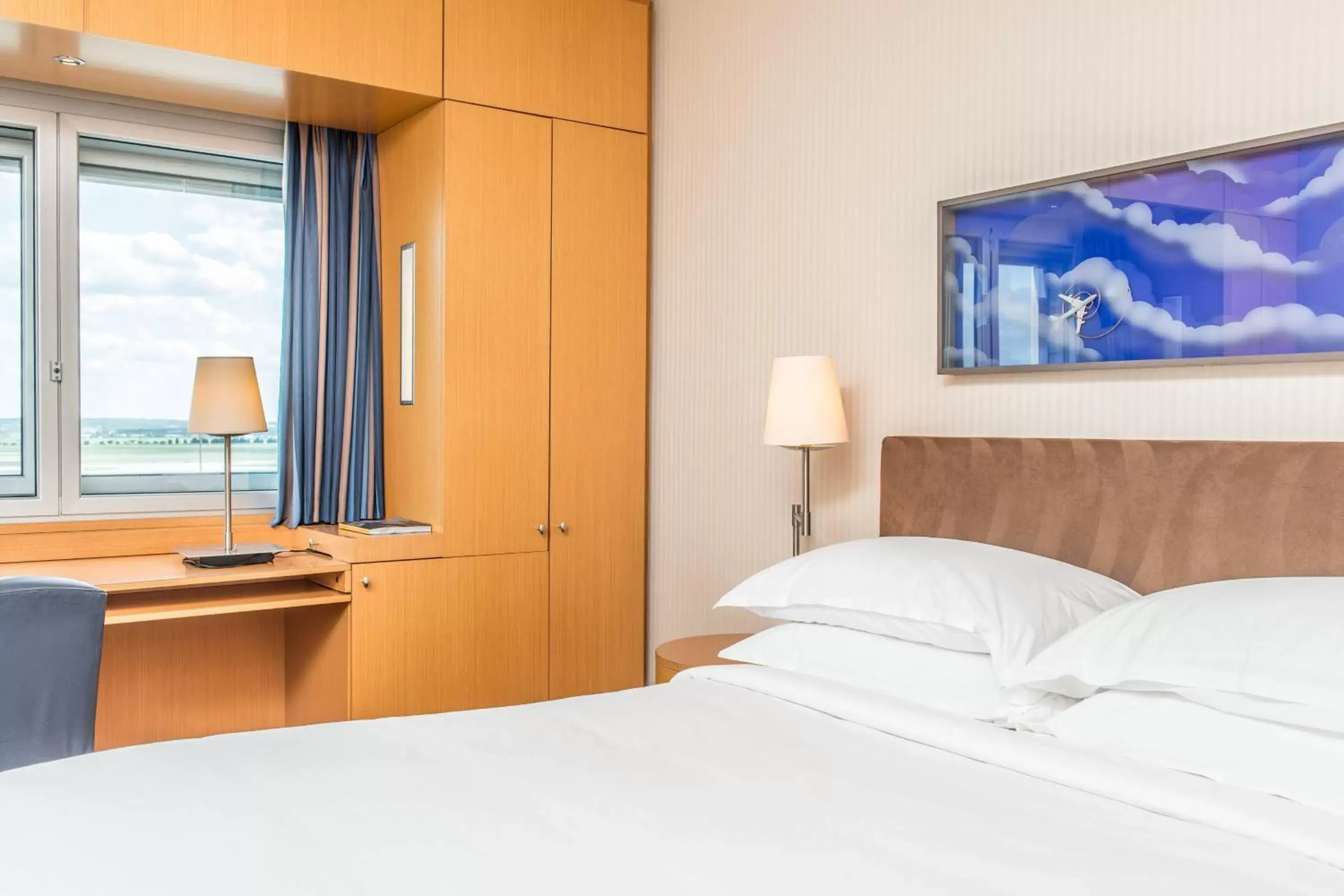 Deluxe Twin Room in Sheraton Paris Charles de Gaulle Airport Hotel Deluxe Twin Room in Sheraton Paris Charles de Gaulle Airport Hotel