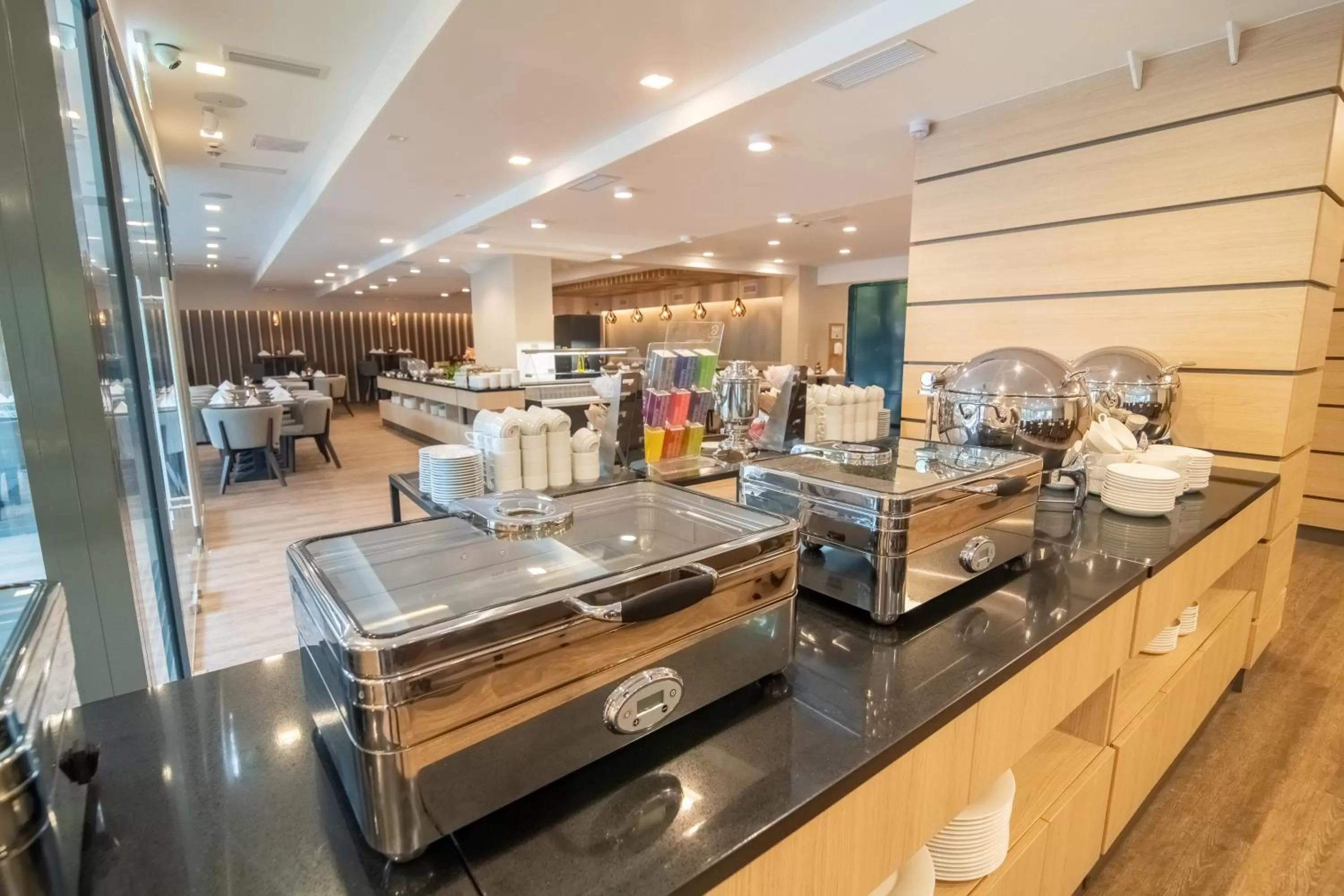 Restaurant/places to eat in Rubin Wellness & Conference Hotel