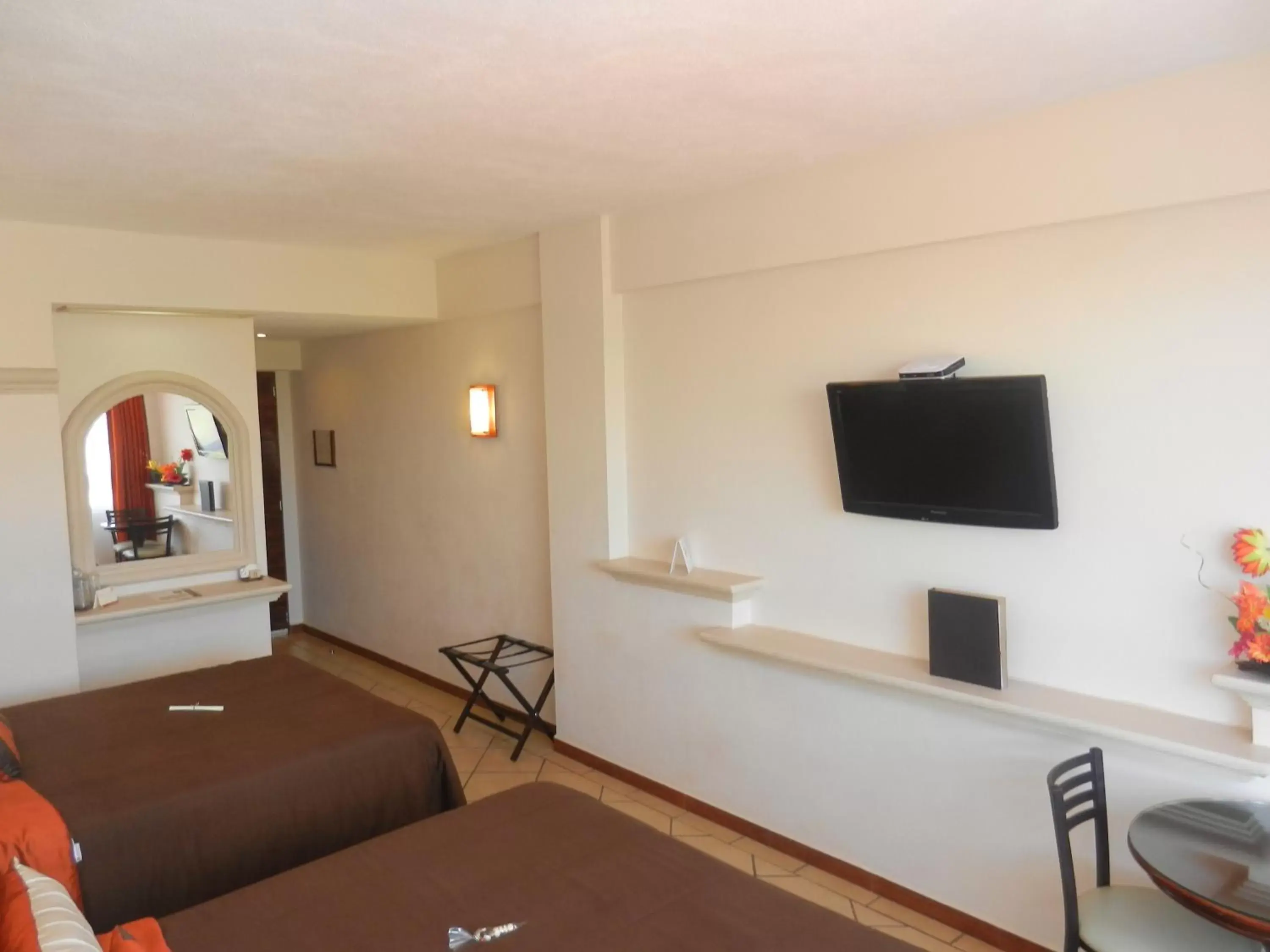 Family, TV/Entertainment Center in Hotel 9 Manantiales