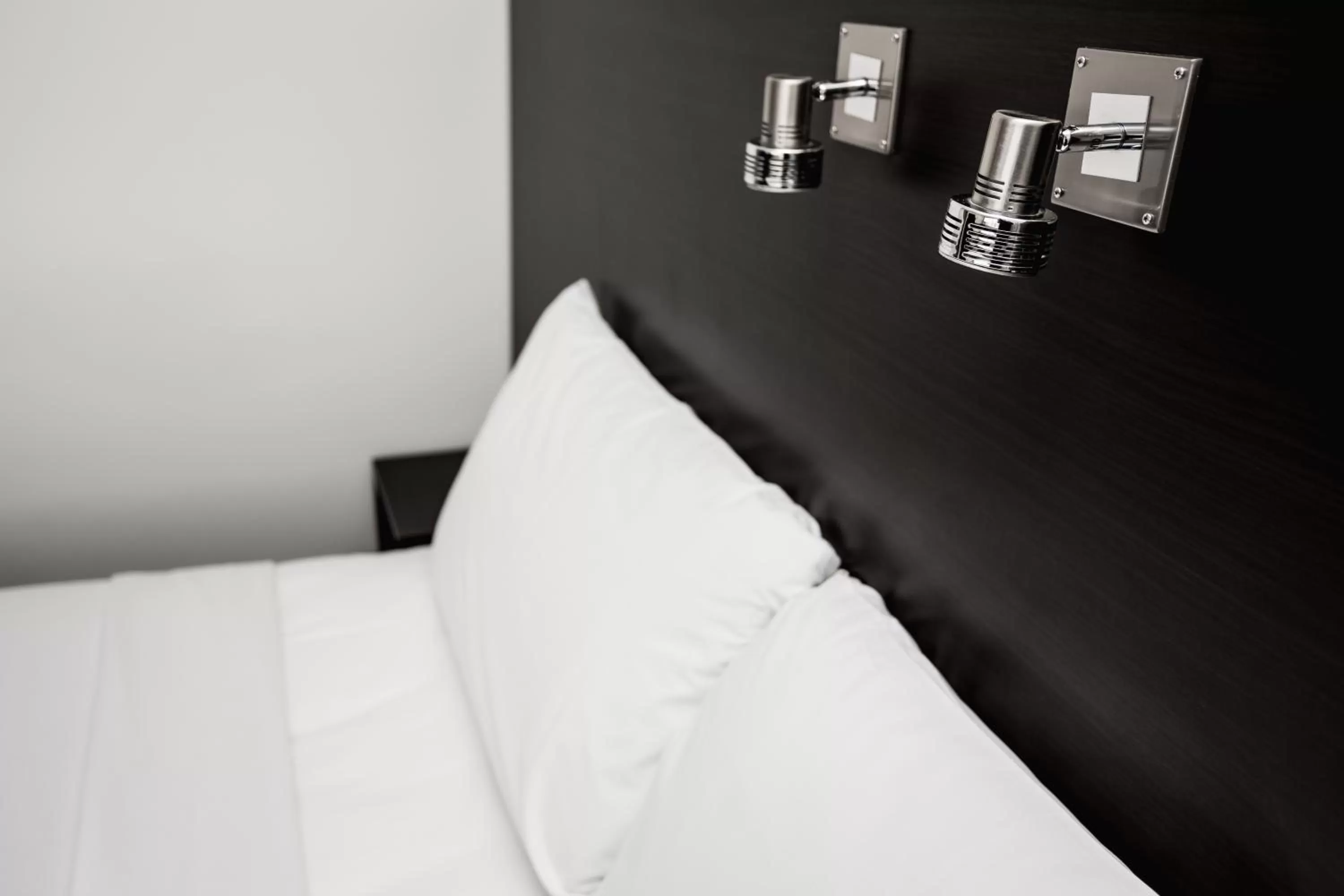 Bedroom, Bed in St Ives Apartments