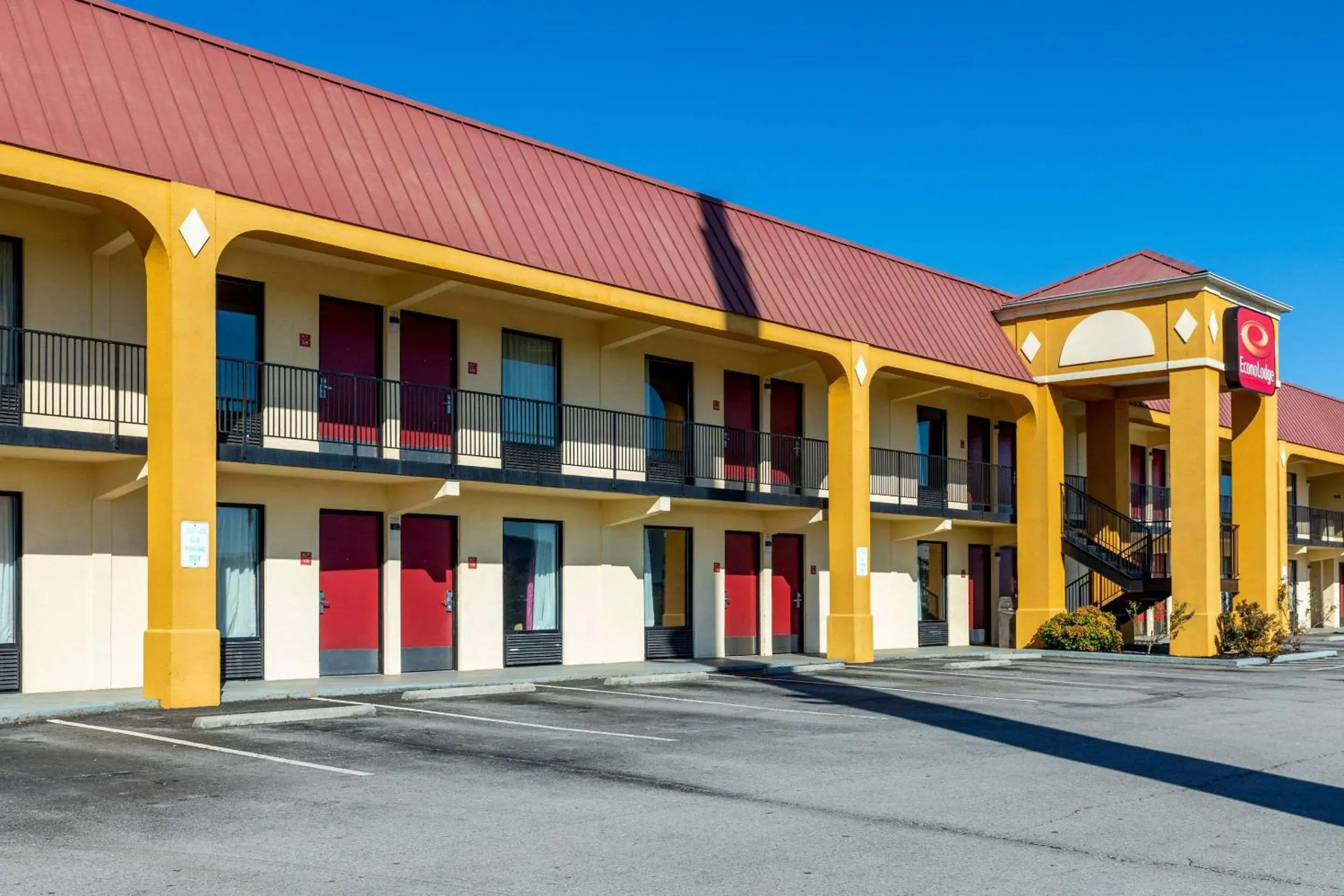 Property Building in Econo Lodge Knoxville