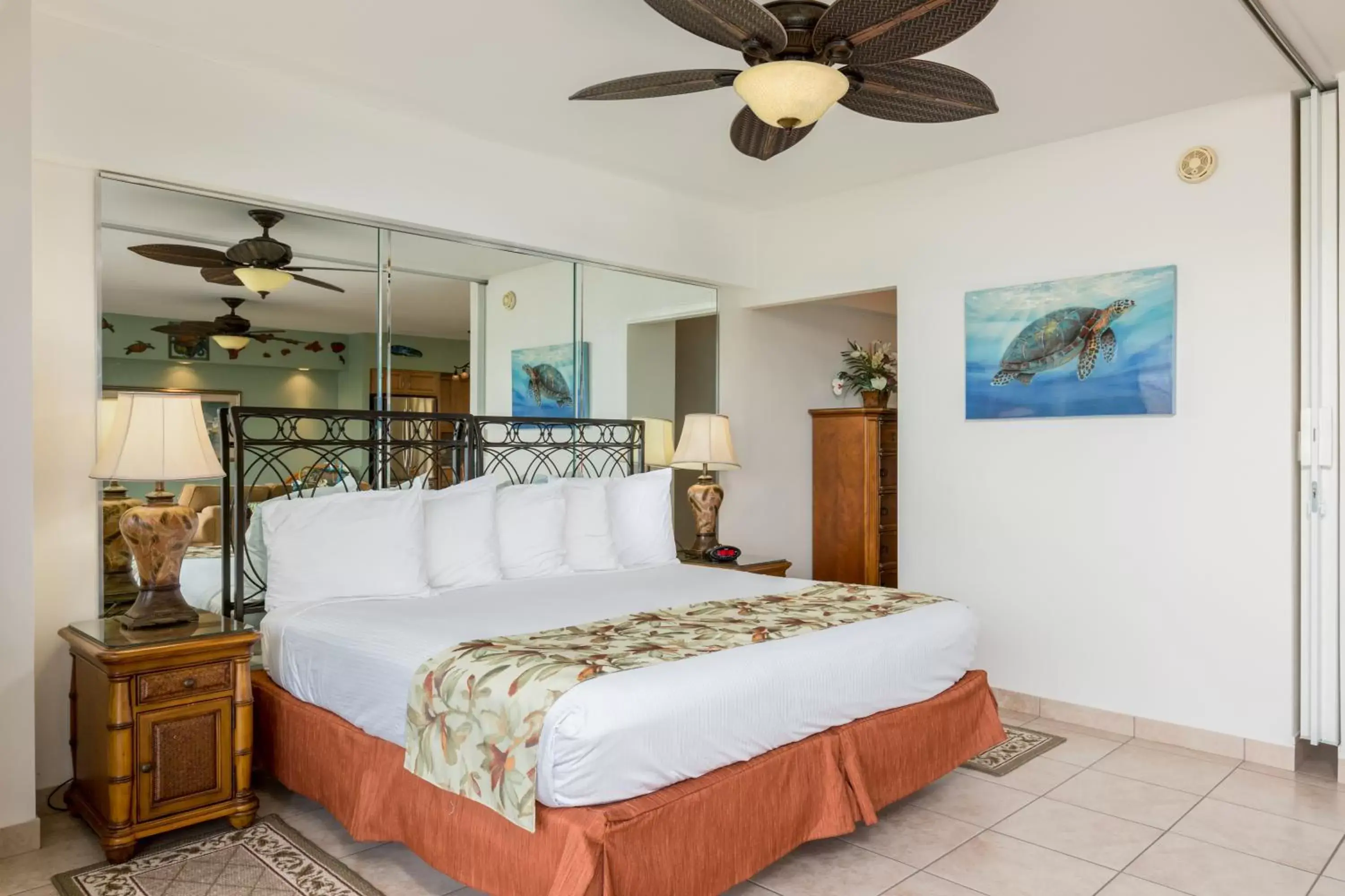 Bedroom, Bed in Castle Waikiki Shore Beachfront Condominiums