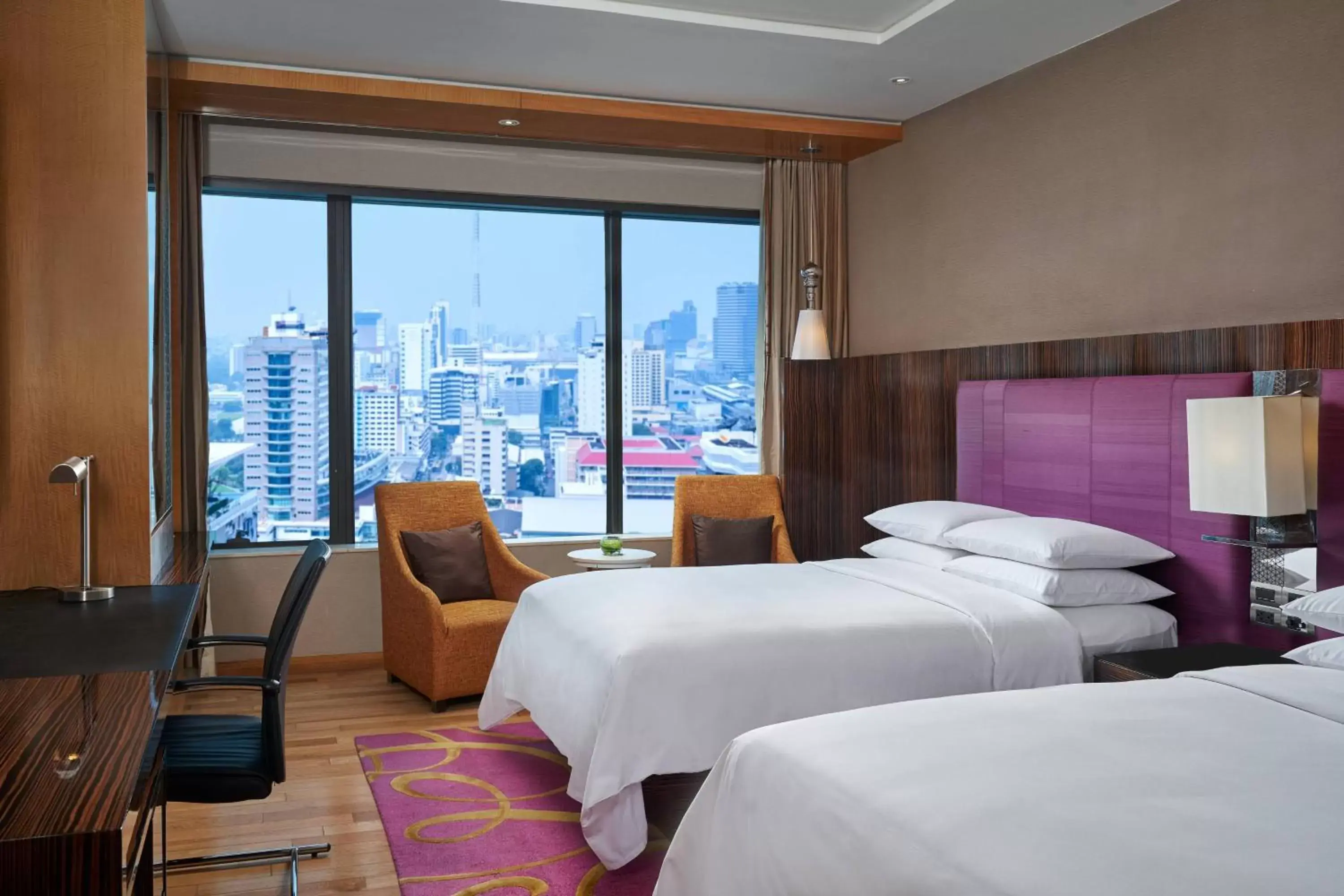 Bedroom in Renaissance Bangkok Ratchaprasong Hotel