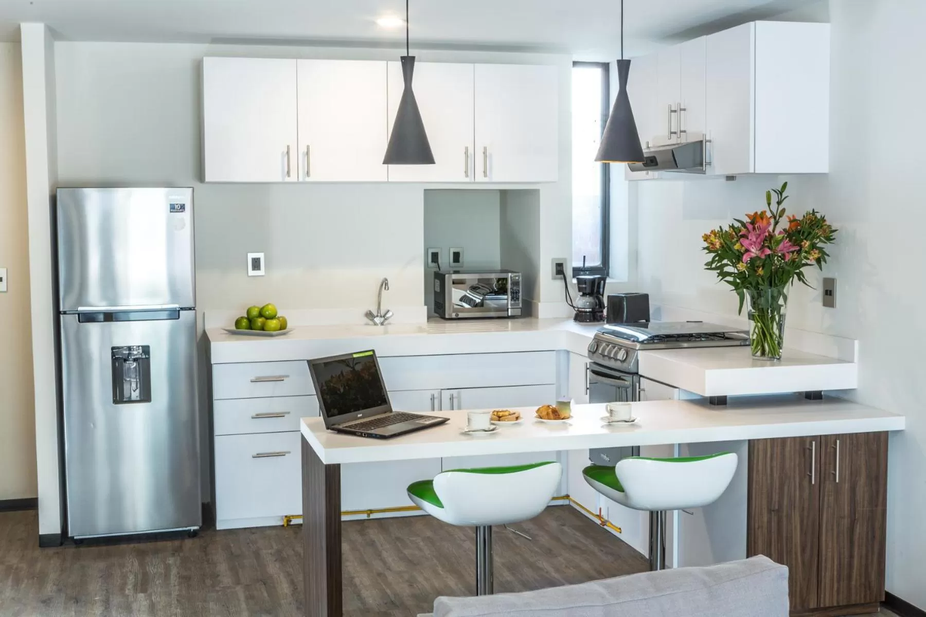 Kitchen or kitchenette in FlowSuites WTC