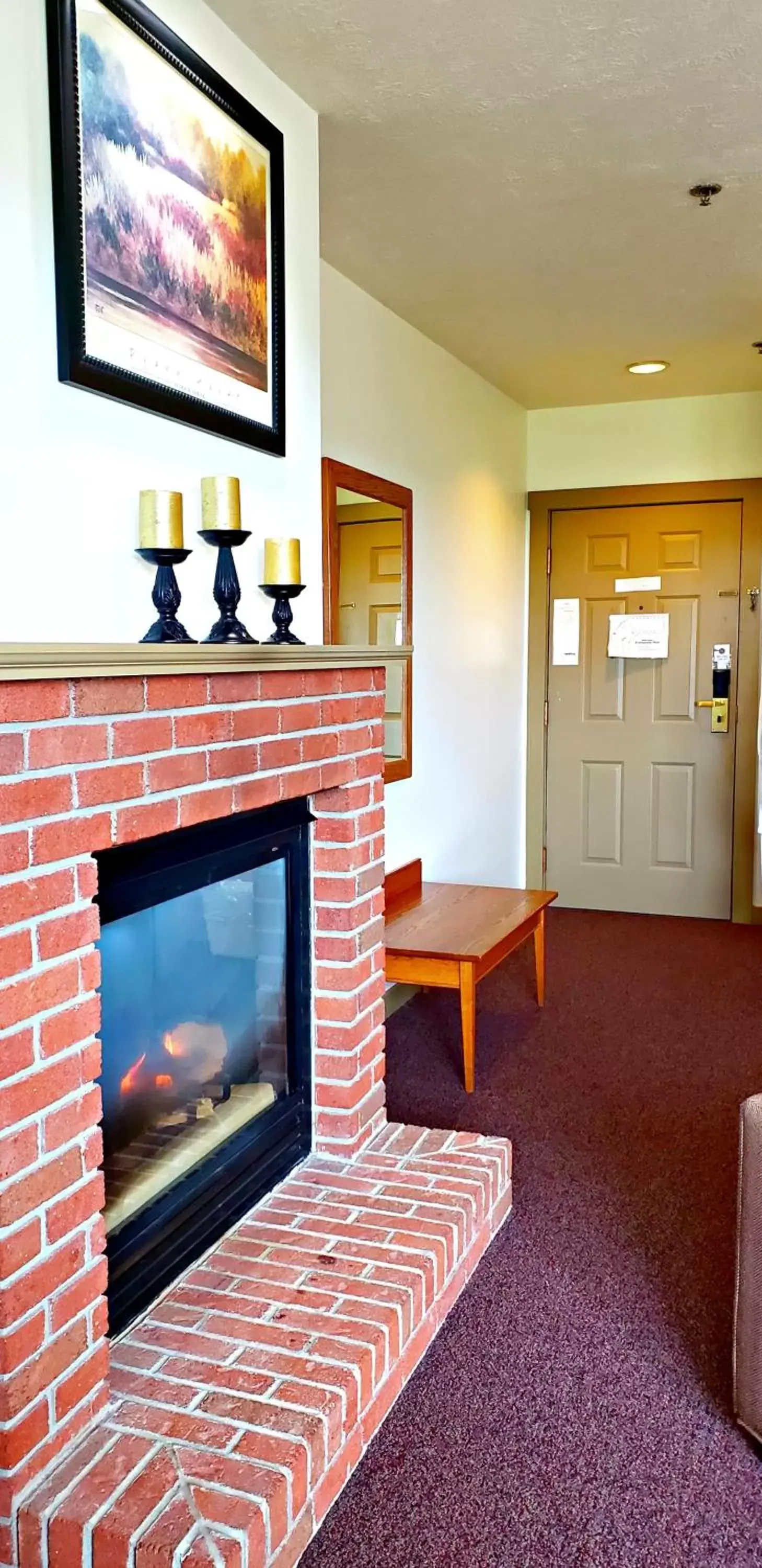 Photo of the whole room, TV/Entertainment Center in Berlin Heritage Inn