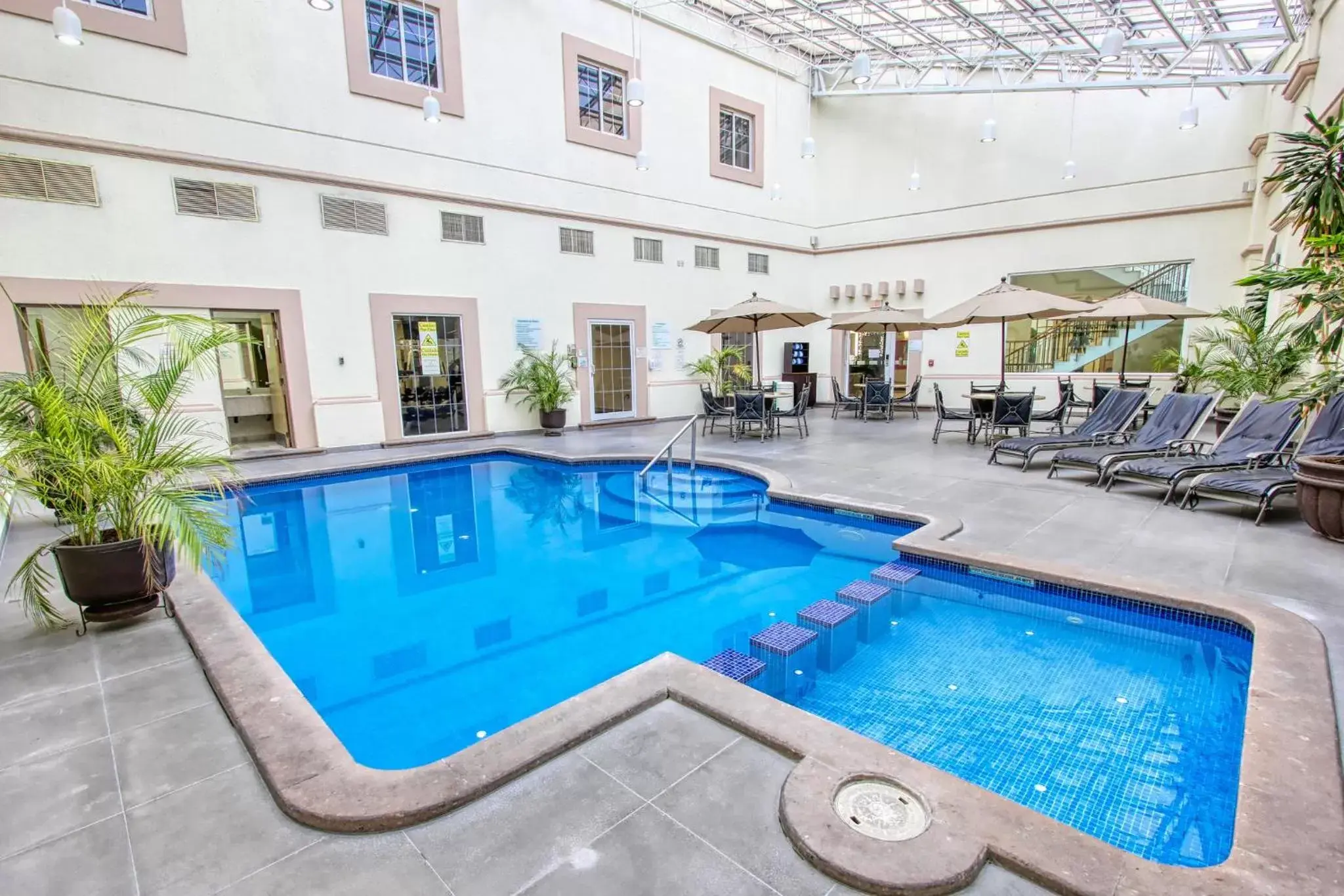 Swimming Pool in Holiday Inn Leon-Convention Center, an IHG Hotel