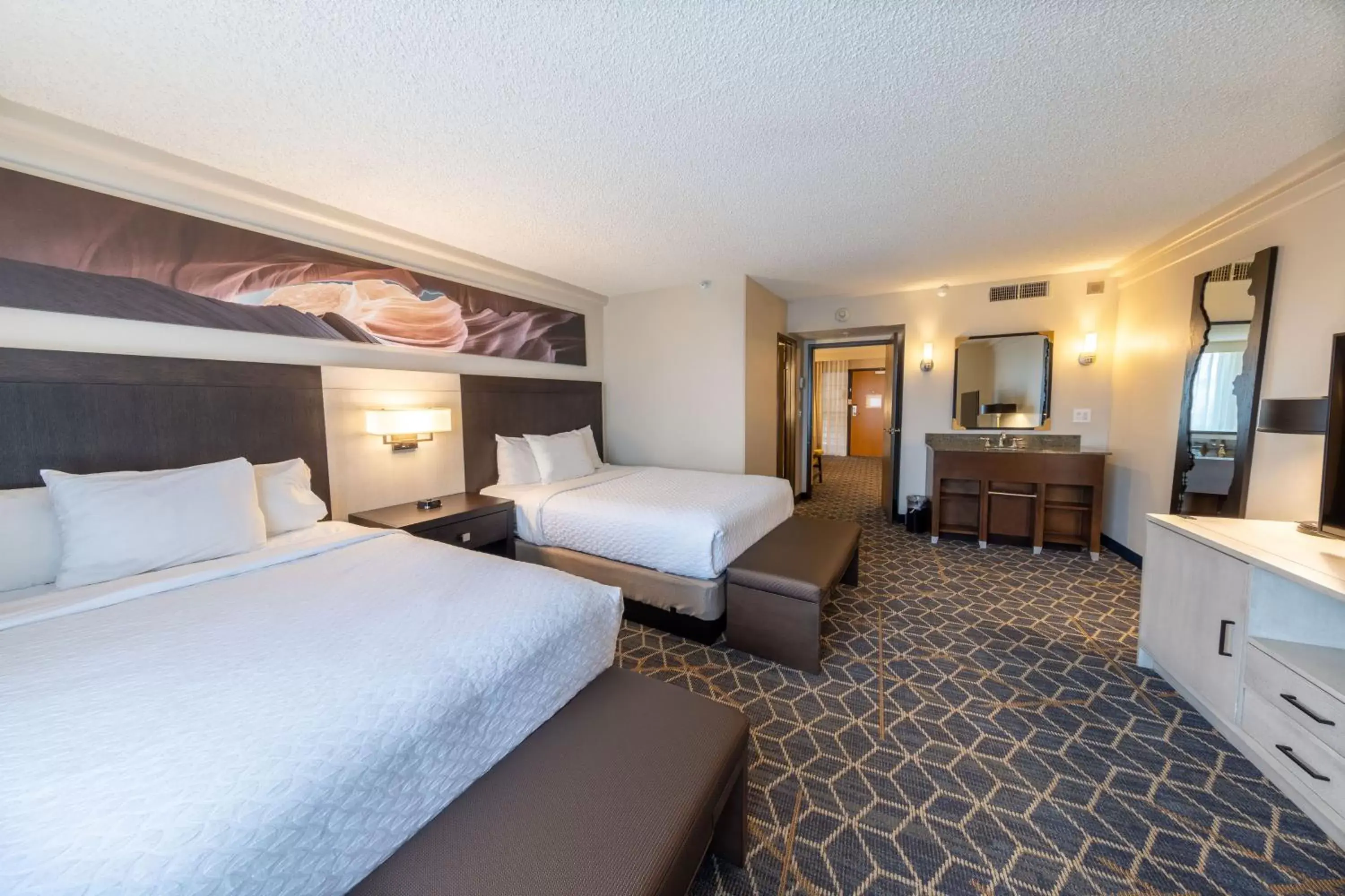 Two-Room Queen Suite with Two Queen Beds in Embassy Suites by Hilton Phoenix Biltmore