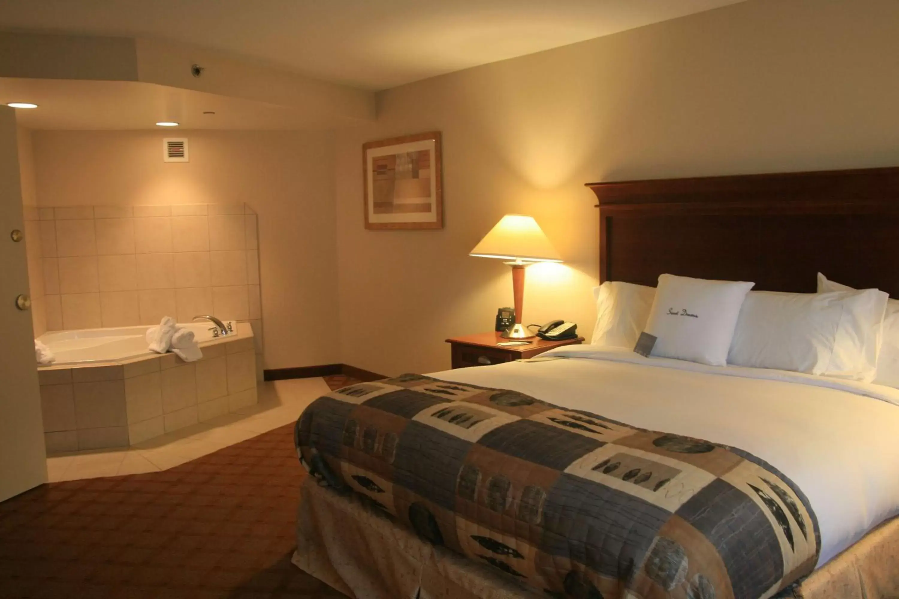 Bed in DoubleTree by Hilton Jefferson City