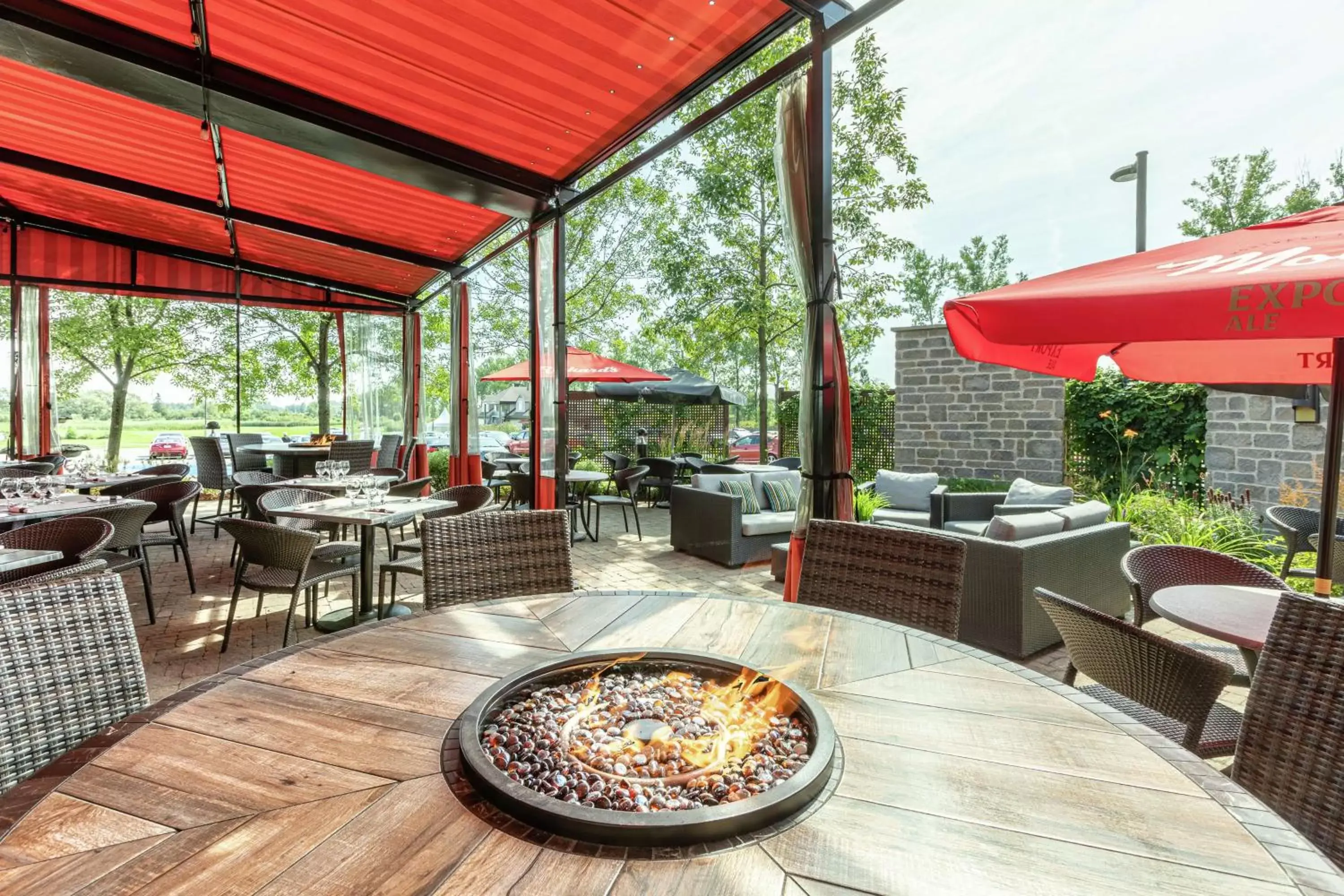 Restaurant/places to eat in DoubleTree by Hilton Quebec Resort Restaurant/places to eat in DoubleTree by Hilton Quebec Resort