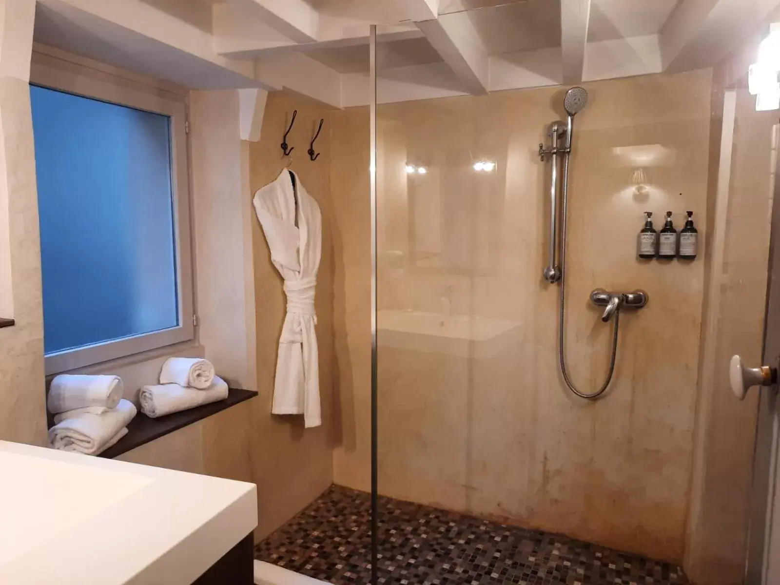 Bathroom in Les Suites de Sautet