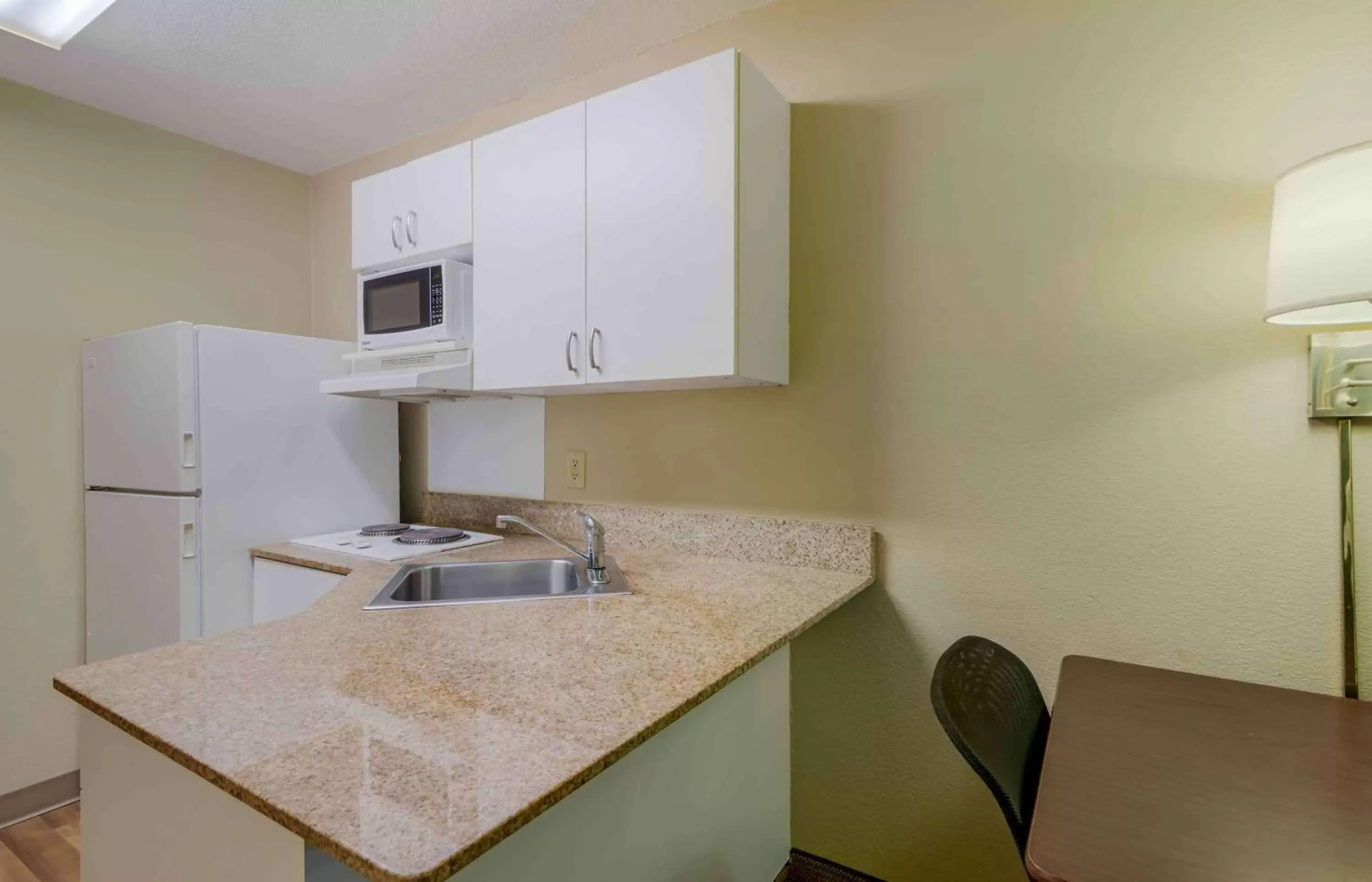 Bedroom, Kitchen/Kitchenette in Extended Stay America Suites - Atlanta - Alpharetta - Rock Mill Rd