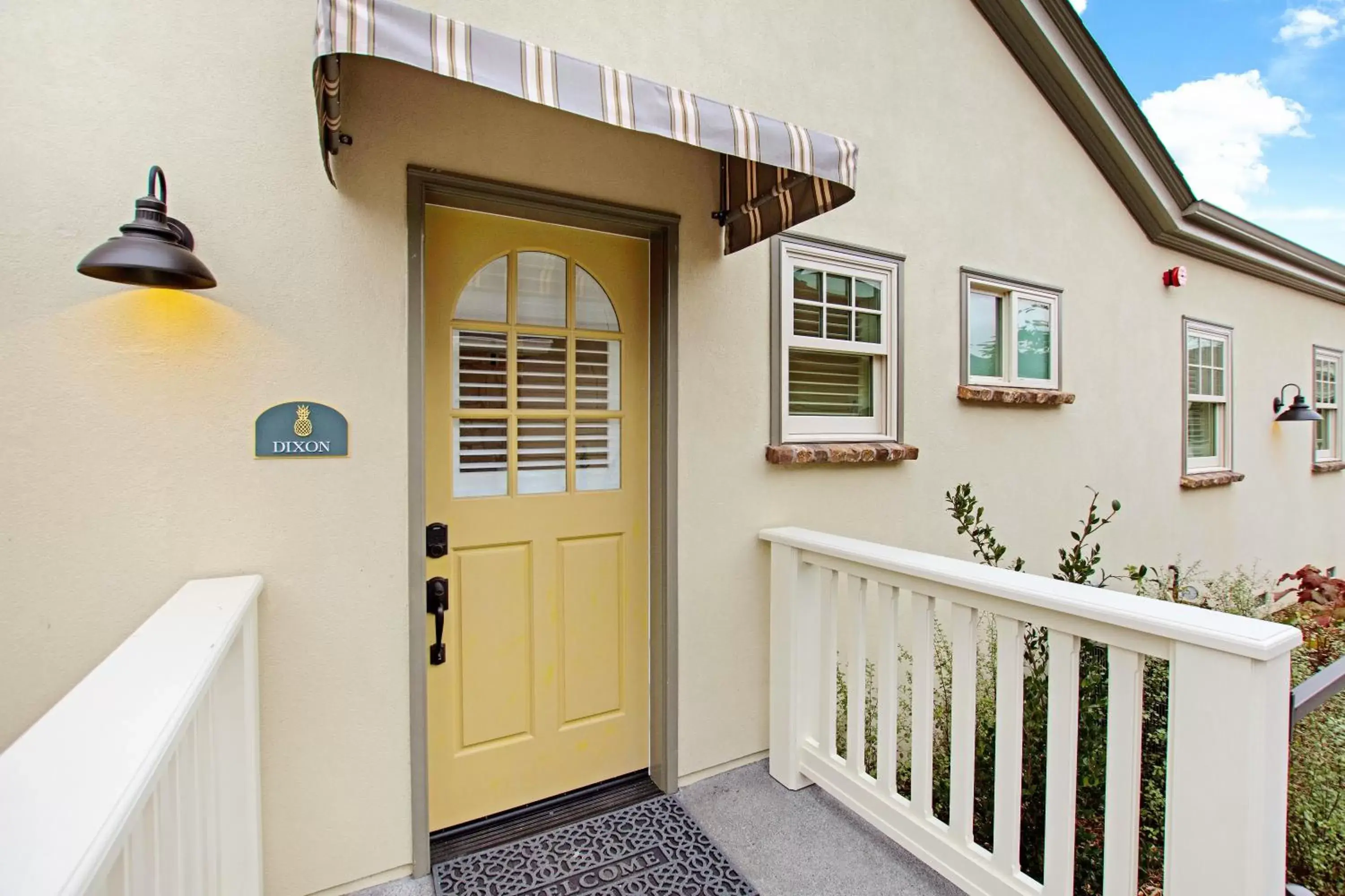 Facade/entrance, Balcony/Terrace in Sonoma Bungalows