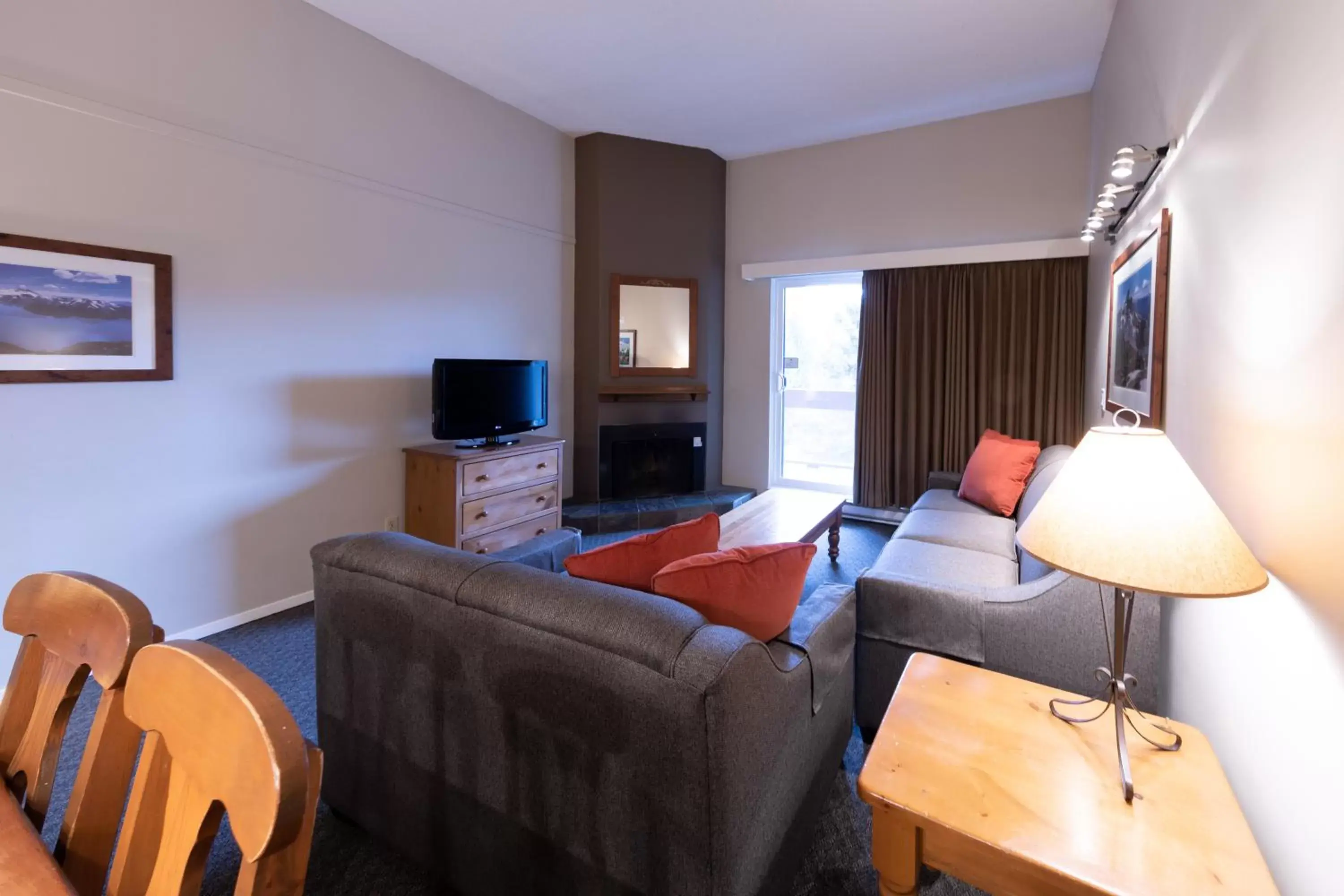 Living room, Seating Area in Tantalus Resort Lodge