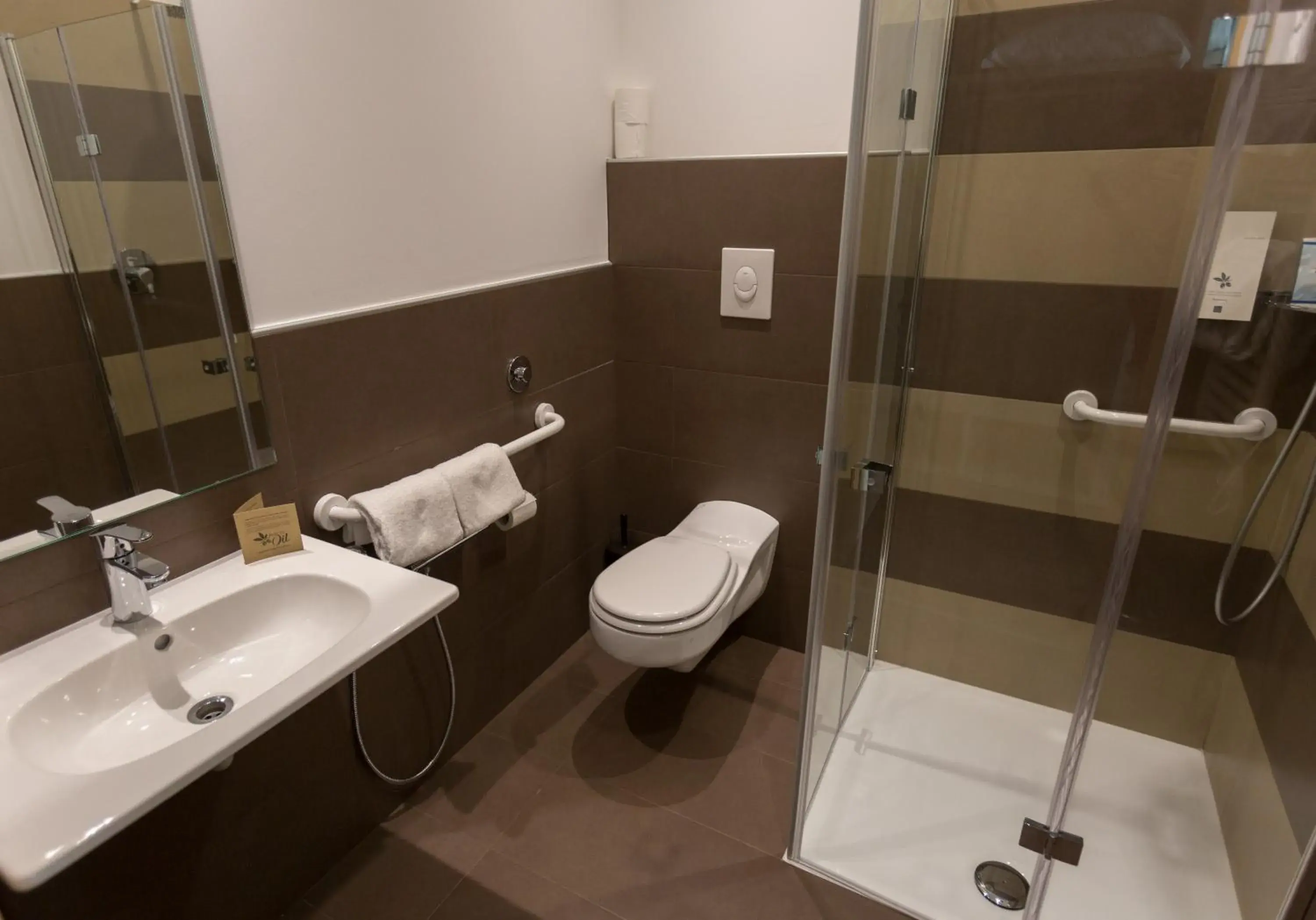 Shower, Bathroom in Hotel Ristorante Al Fiore