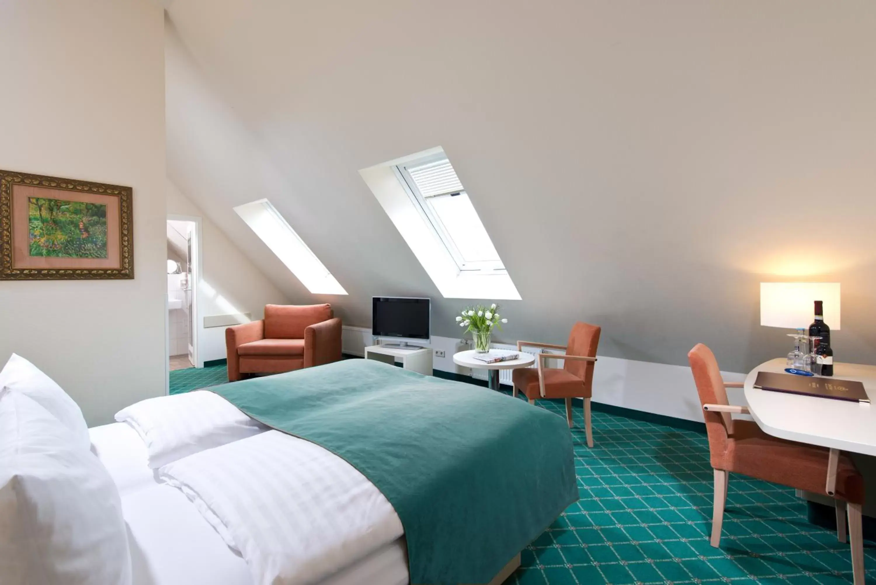 Photo of the whole room, Bed in Hotel & Apartments Zarenhof Berlin Prenzlauer Berg