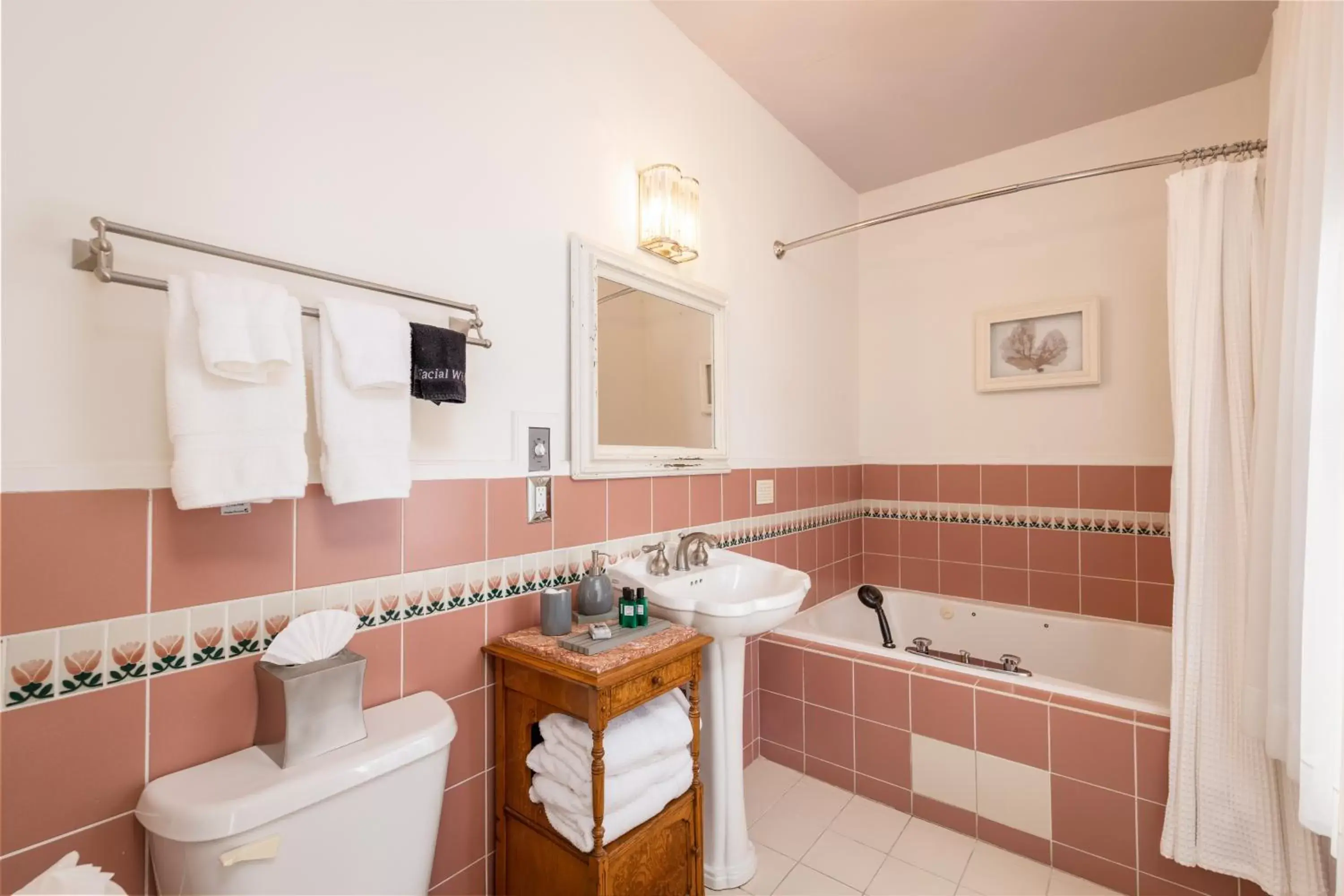 Nantucket Whale Inn, Half Moon Bay Nantucket Whale Inn, Half Moon Bay