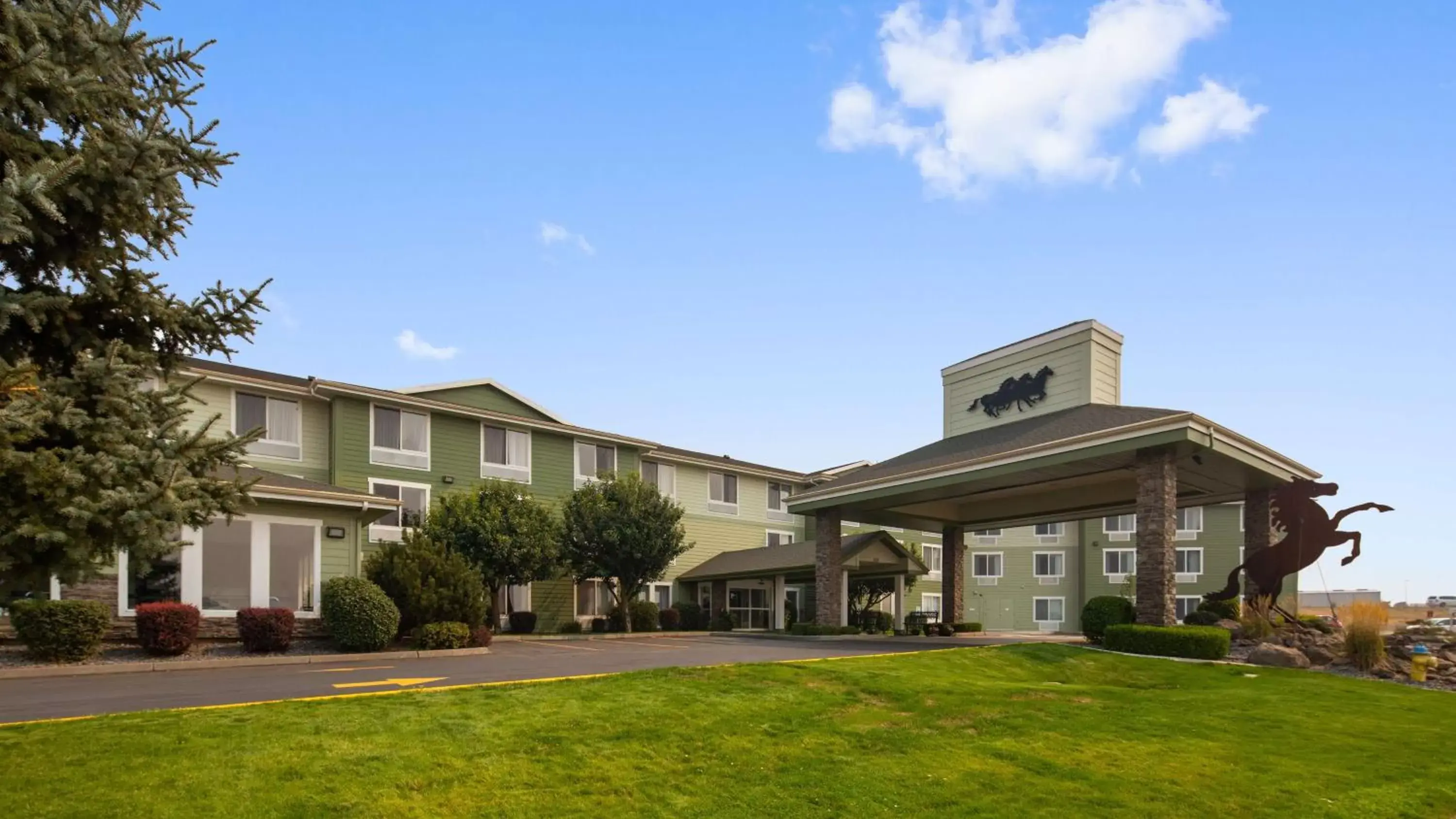 Property Building in Best Western Bronco Inn