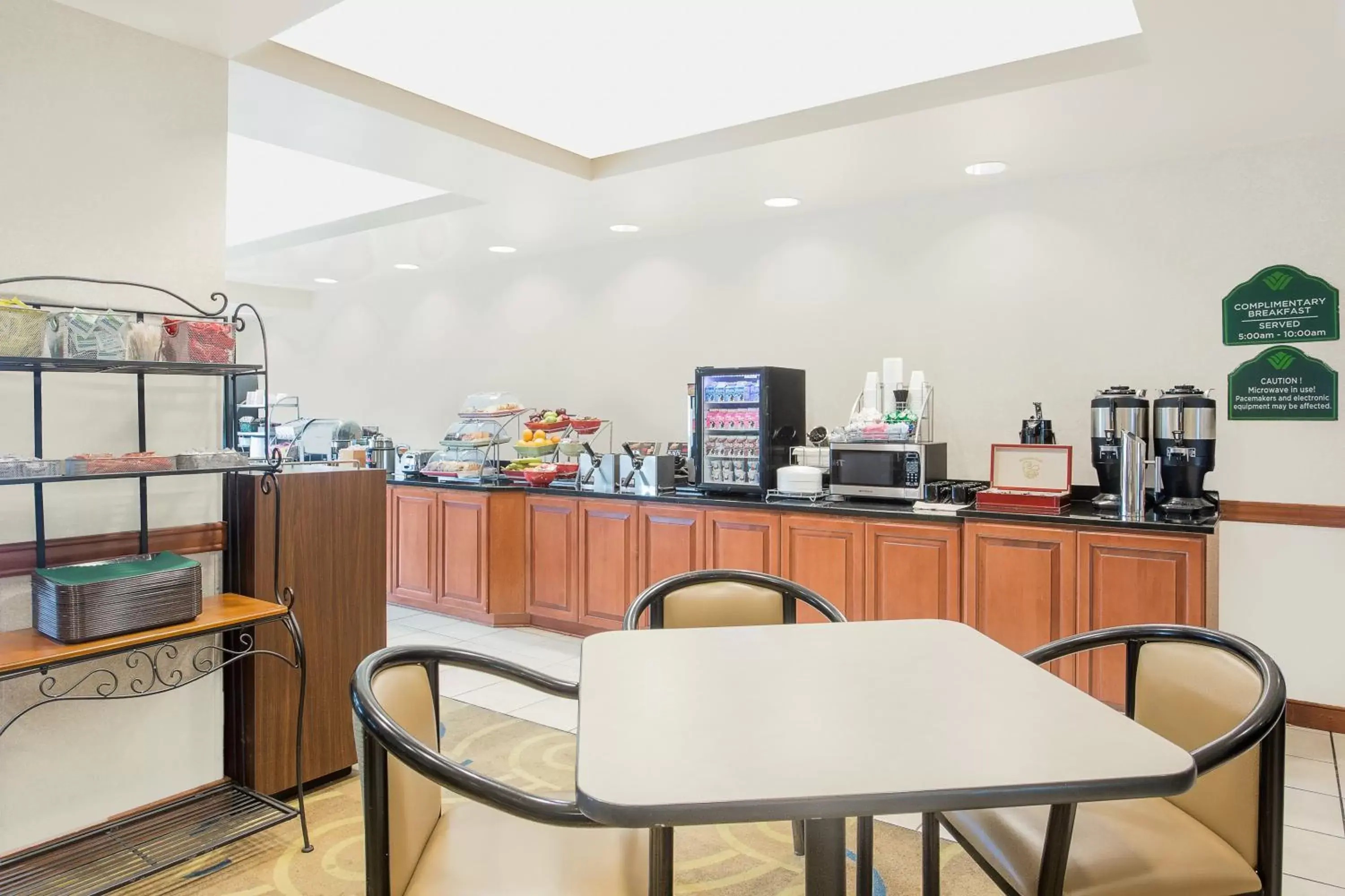 One Bedroom Superior King Suite - Non-Smoking in Wingate by Wyndham Green Bay One Bedroom Superior King Suite - Non-Smoking in Wingate by Wyndham Green Bay