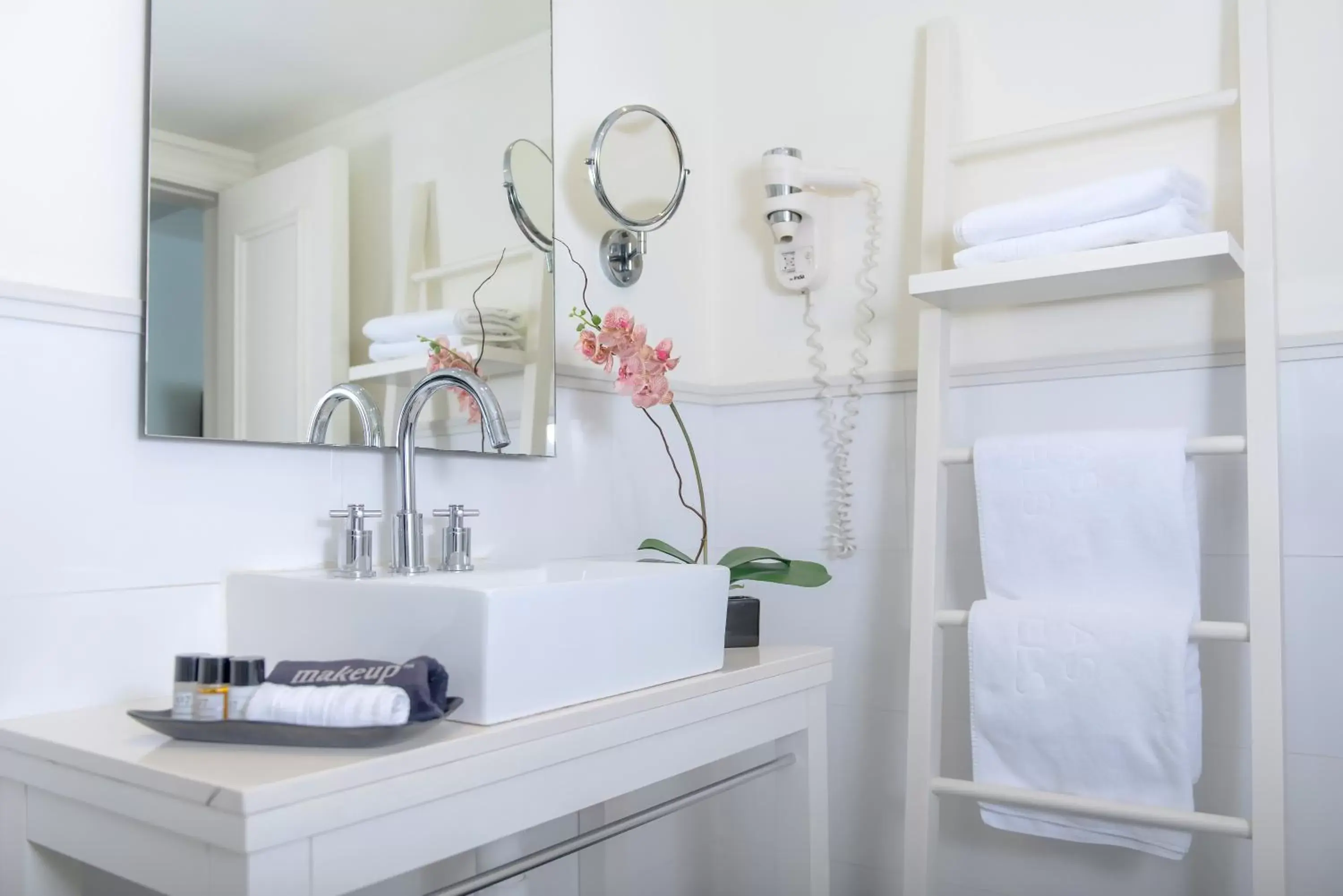 Bathroom in Shalom Hotel & Relax - an Atlas Boutique Hotel