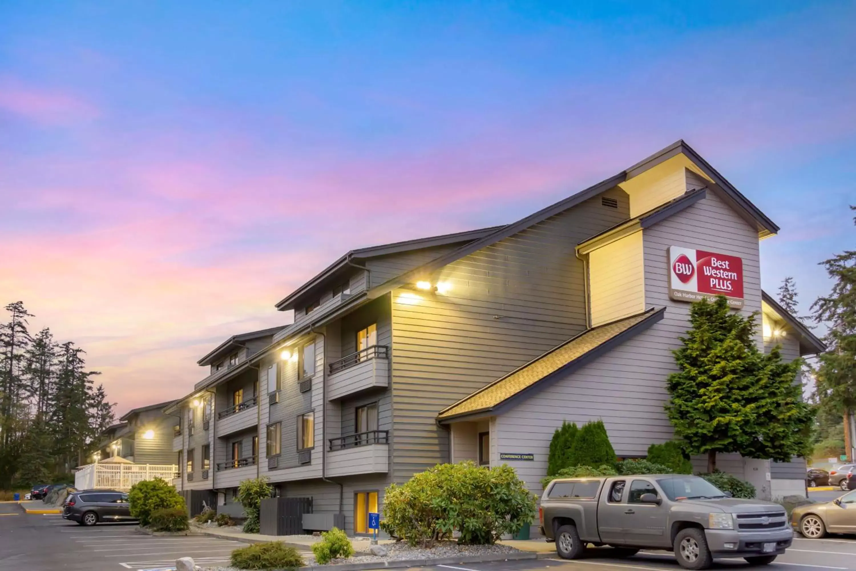 Property Building in Best Western Plus Oak Harbor Hotel and Conference Center