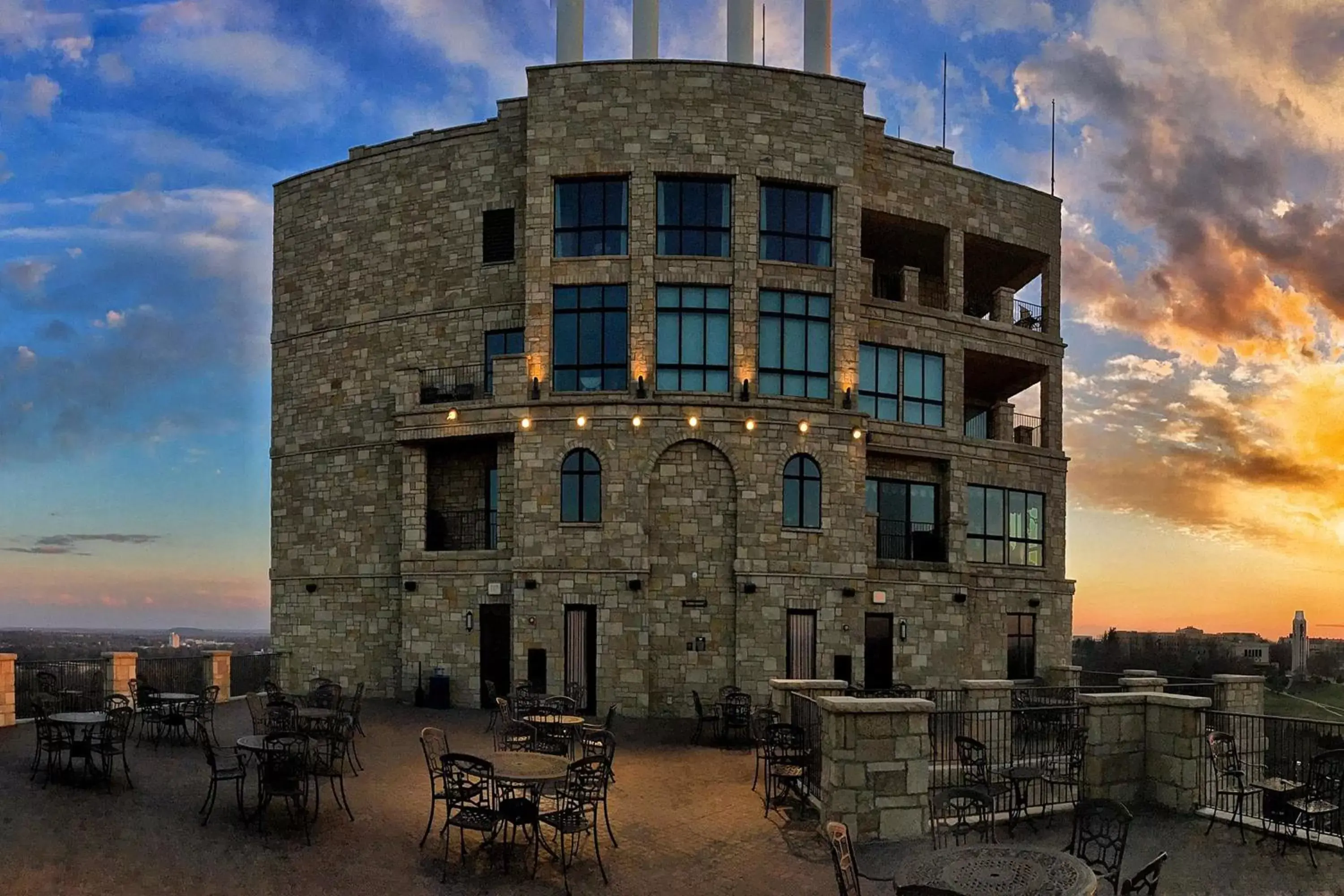 Property building in The Oread Lawrence, Tapestry Collection by Hilton Property building in The Oread Lawrence, Tapestry Collection by Hilton