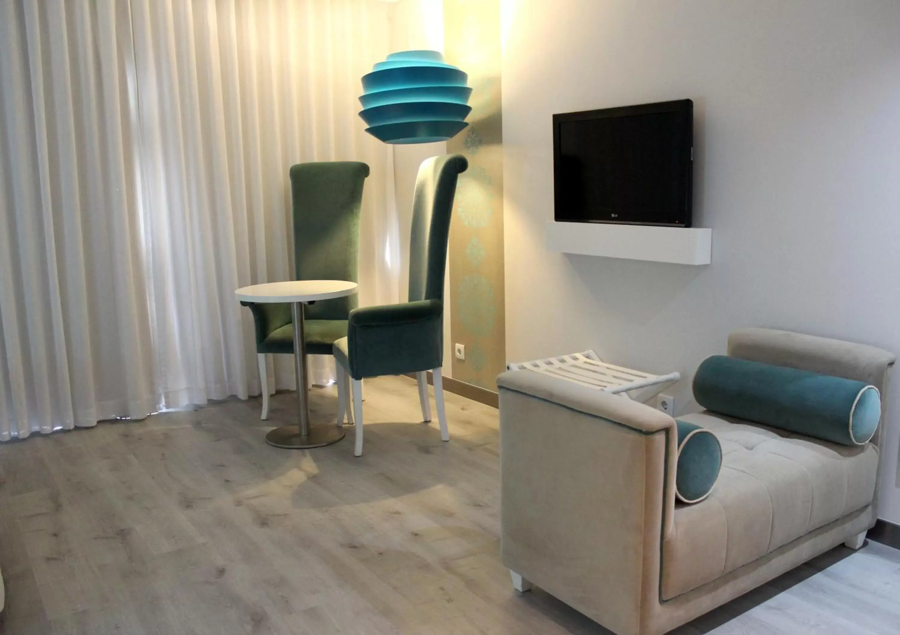 Bedroom, Seating Area in Costa de Prata Hotel