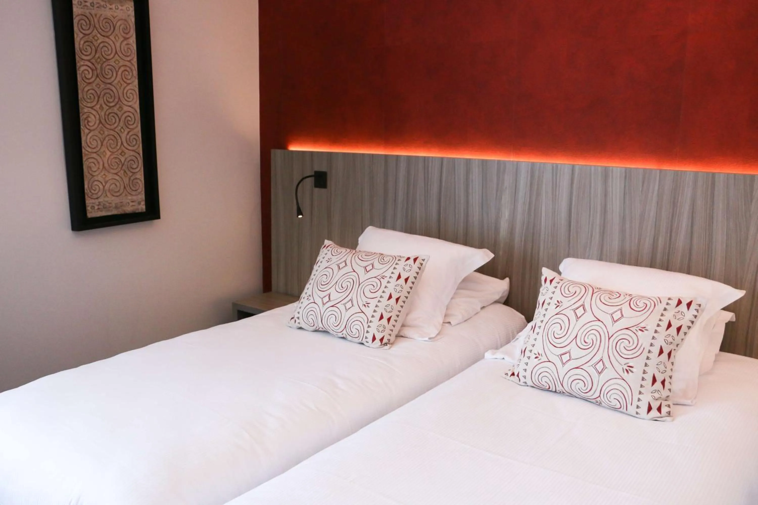 Bedroom, Bed in Best Western Plus Hôtel & Spa de Chassieu