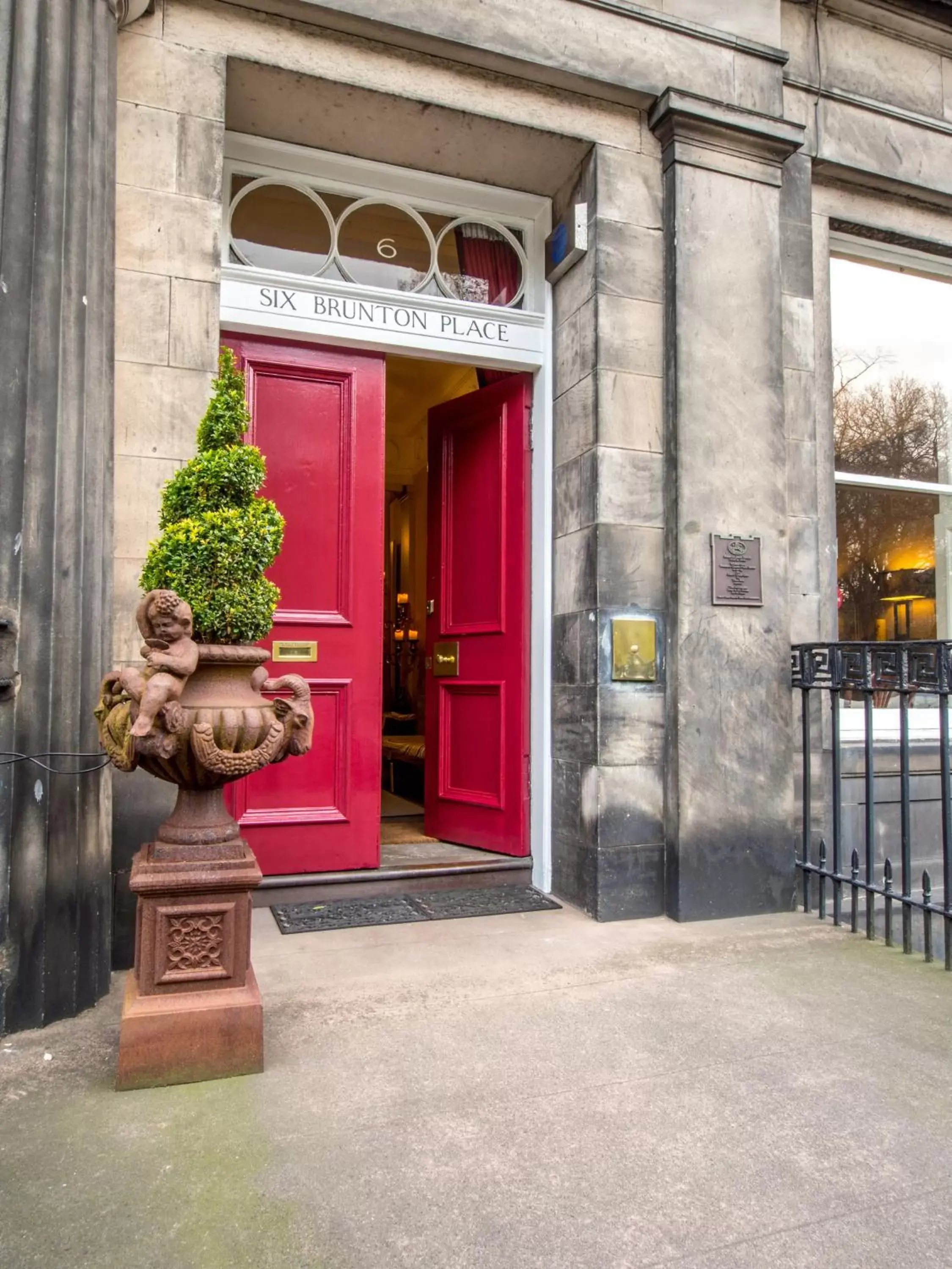 Facade/entrance in Six Brunton Place Guest House