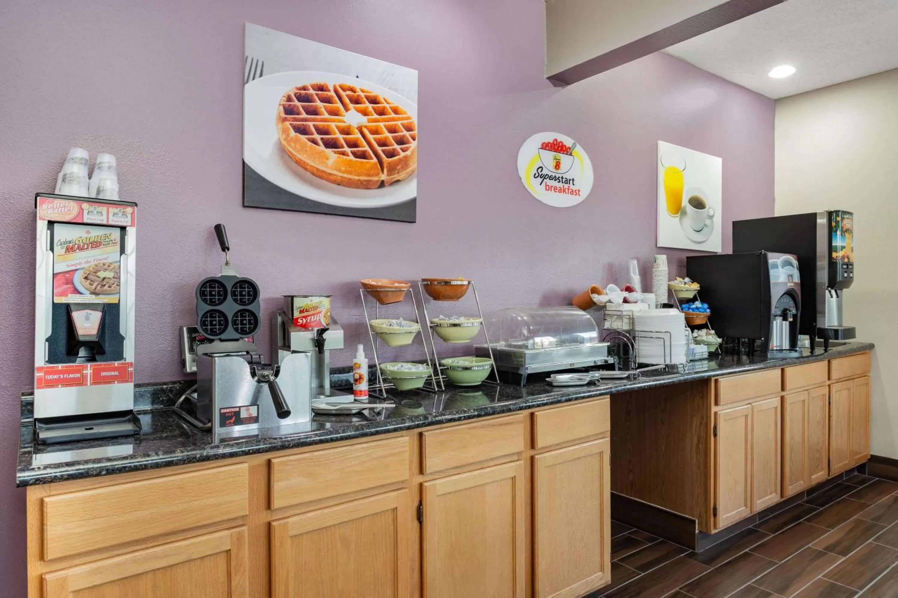 Restaurant/places to eat in Super 8 by Wyndham Emmetsburg