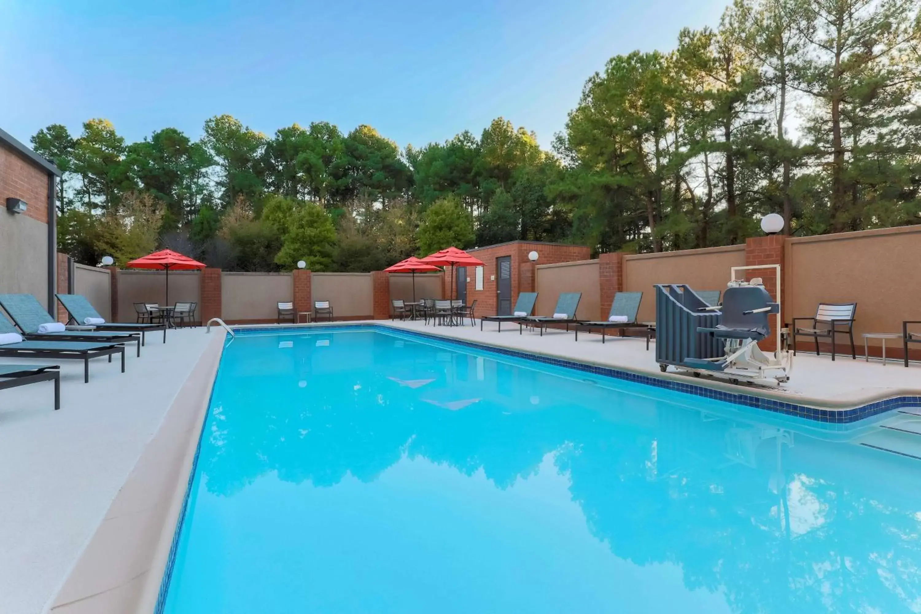 Pool view, Swimming Pool in Hilton Garden Inn Raleigh-Durham/Research Triangle Park