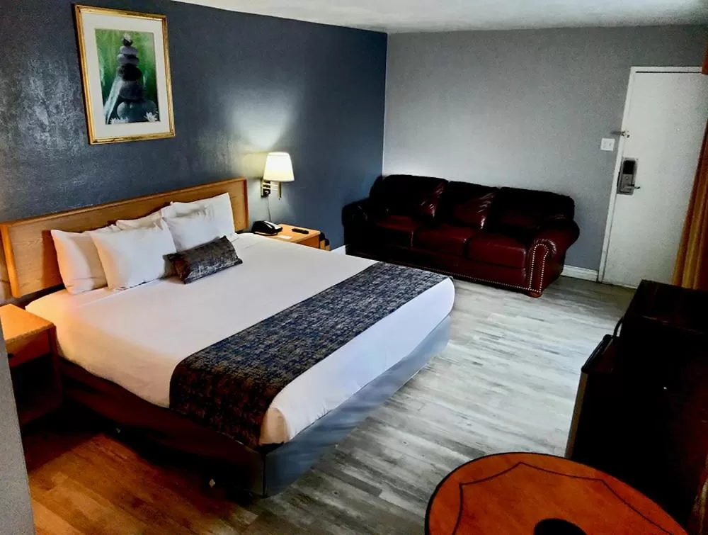 Bed in Metropolitan Inn Downtown Salt Lake City