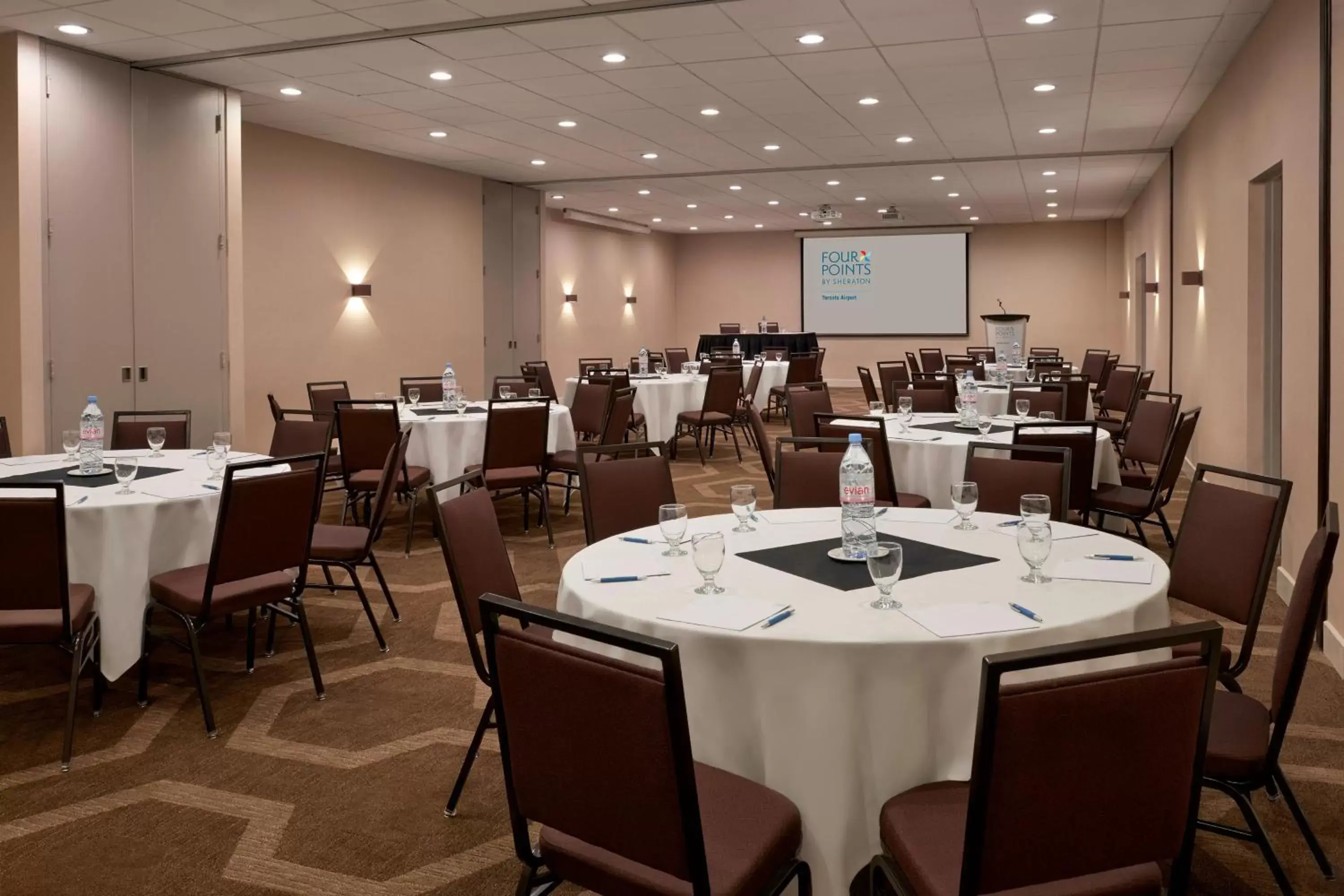 Meeting/conference room, Restaurant/Places to Eat in Element Toronto Airport