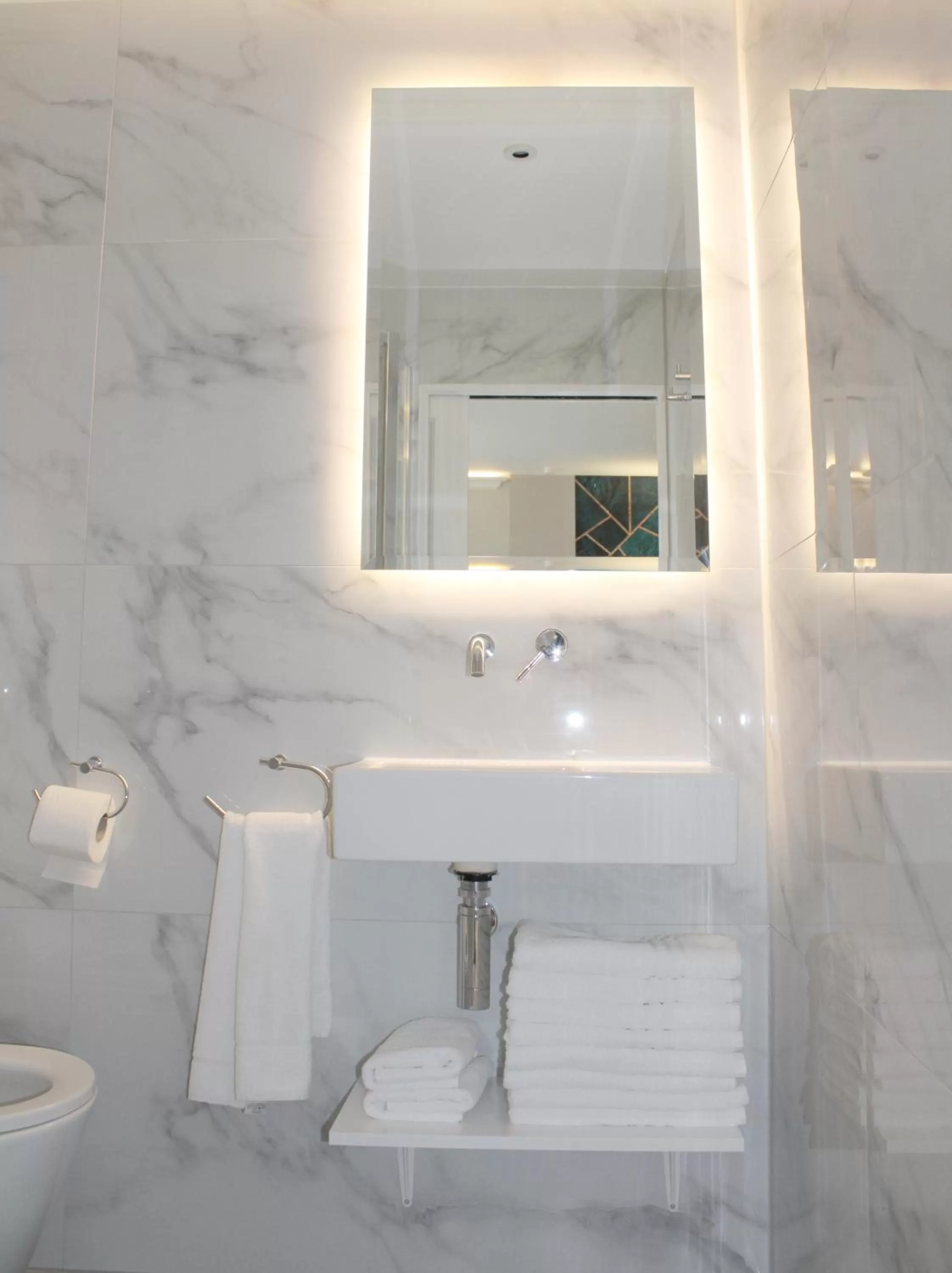 Bathroom in West End Lane II