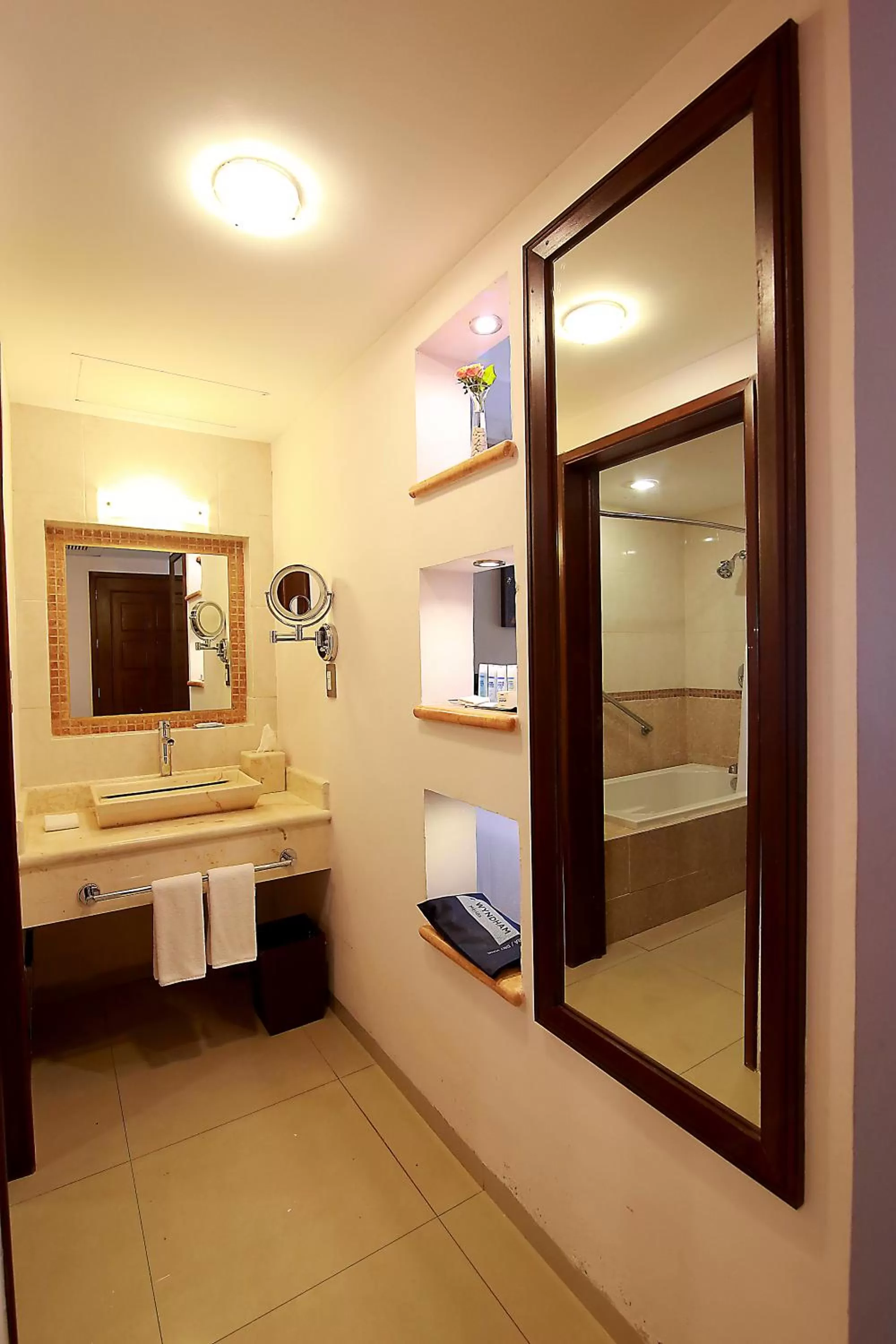 Bathroom, Bed in Wyndham Merida