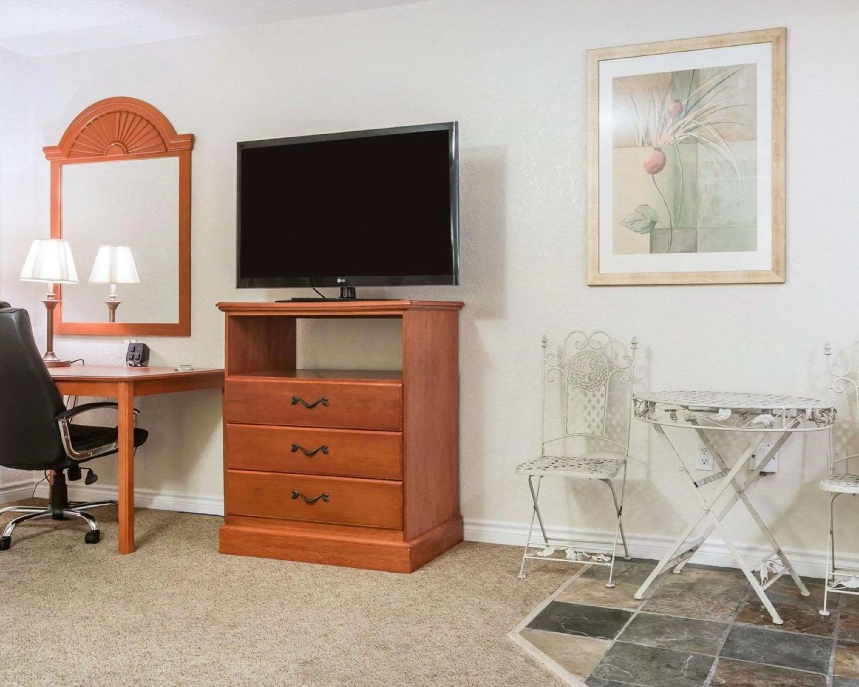 Photo of the whole room in Quality Inn Massena