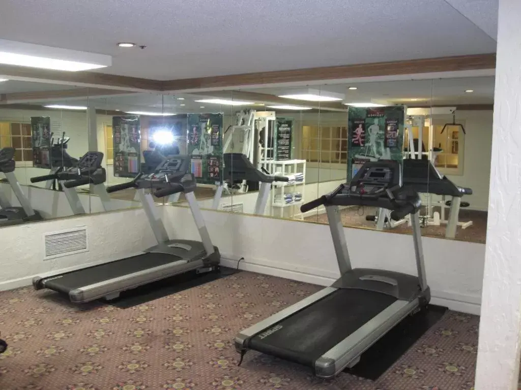Fitness centre/facilities, Fitness Center/Facilities in The Chateau Bloomington Hotel and Conference Center