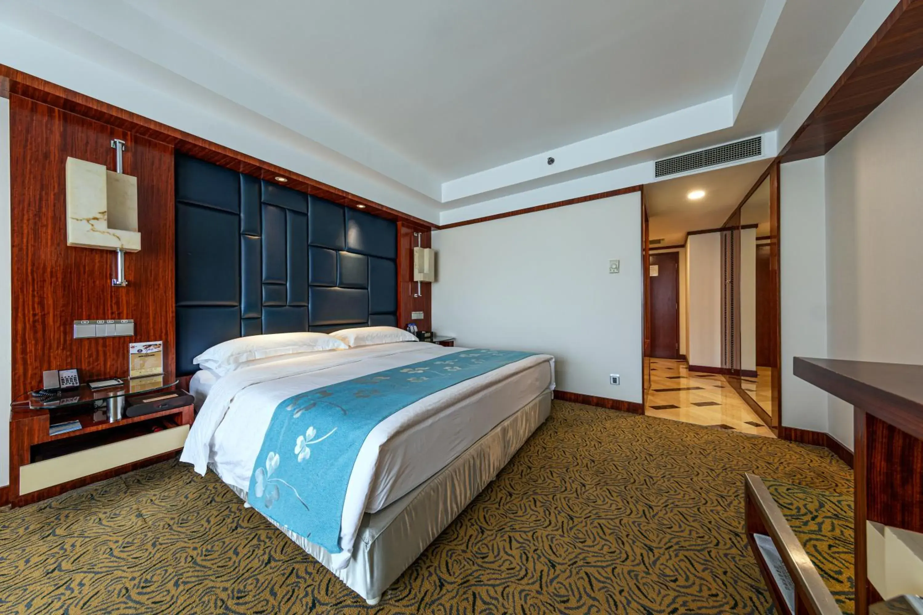 Bed in Kuntai Royal Hotel