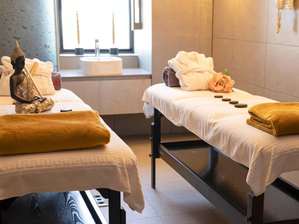 Massage, Bed in Ciutat de Granollers